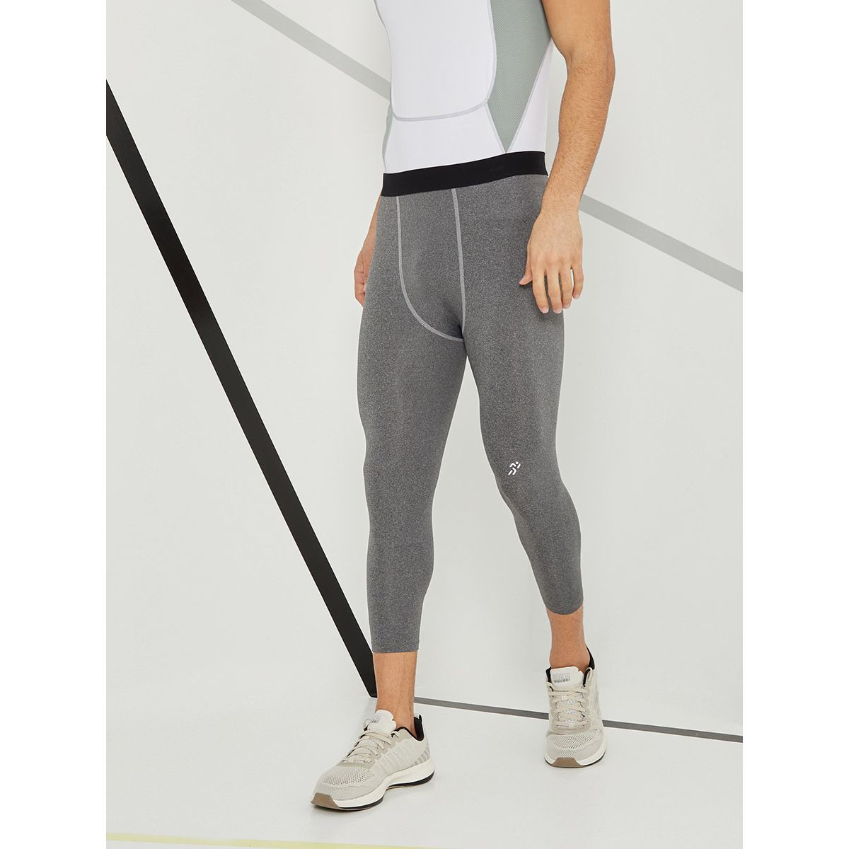 Styli Solid 3/4 Compression Pants-sports-men-clothing-bottoms-image-3