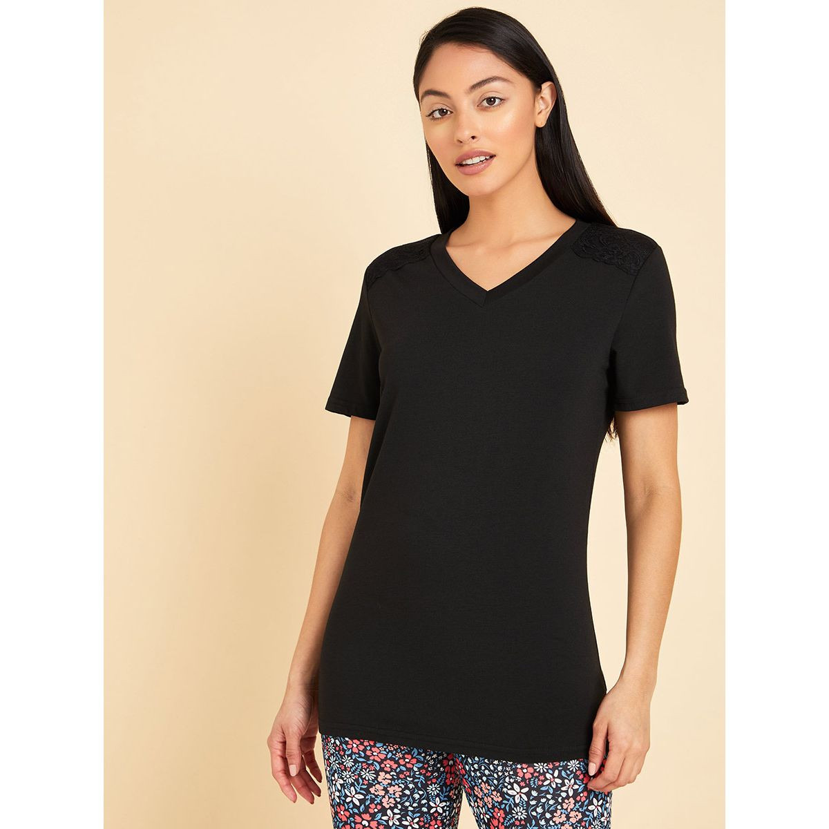 Styli Lace Shoulder Insert V Neck T-shirt and Floral Print Leggings Set-women-clothing-nightwear-pyjamas-longsets-image-2