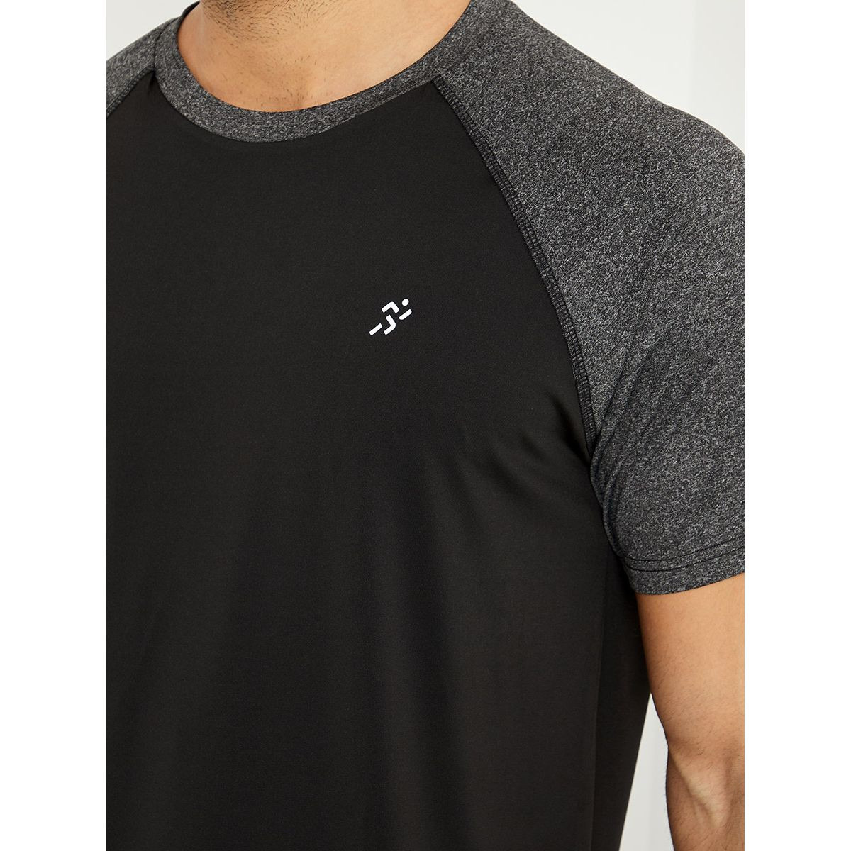 تيشيرت رياضي باكمام ريجلان من ستايلي-men-clothing-sportswearandactivewear-tshirtsandpolos-image-3