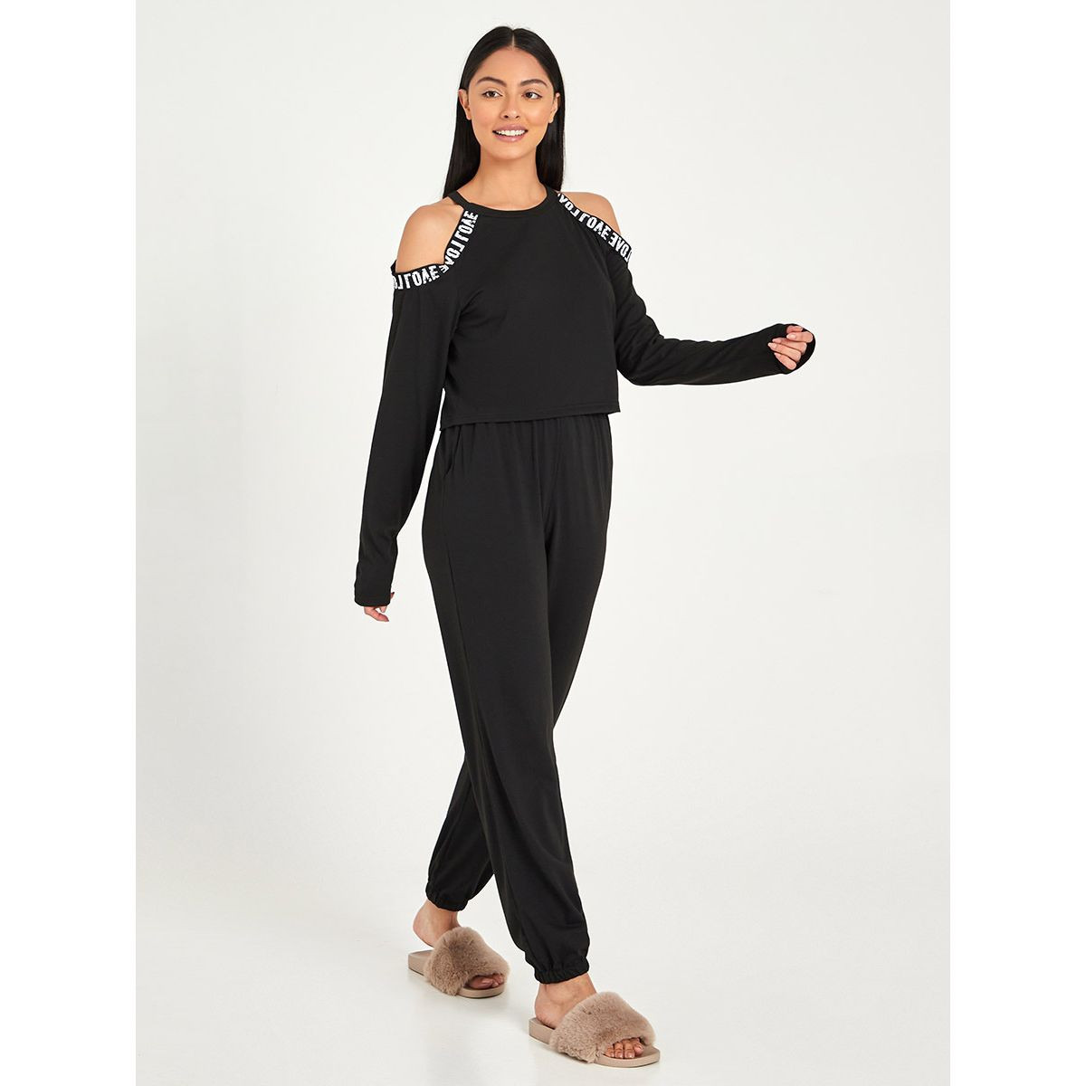 طقم من ( بنطال جوغر + بلوزة ) من ستايلي-women-clothing-nightwear-pyjamas-longsets-image-1