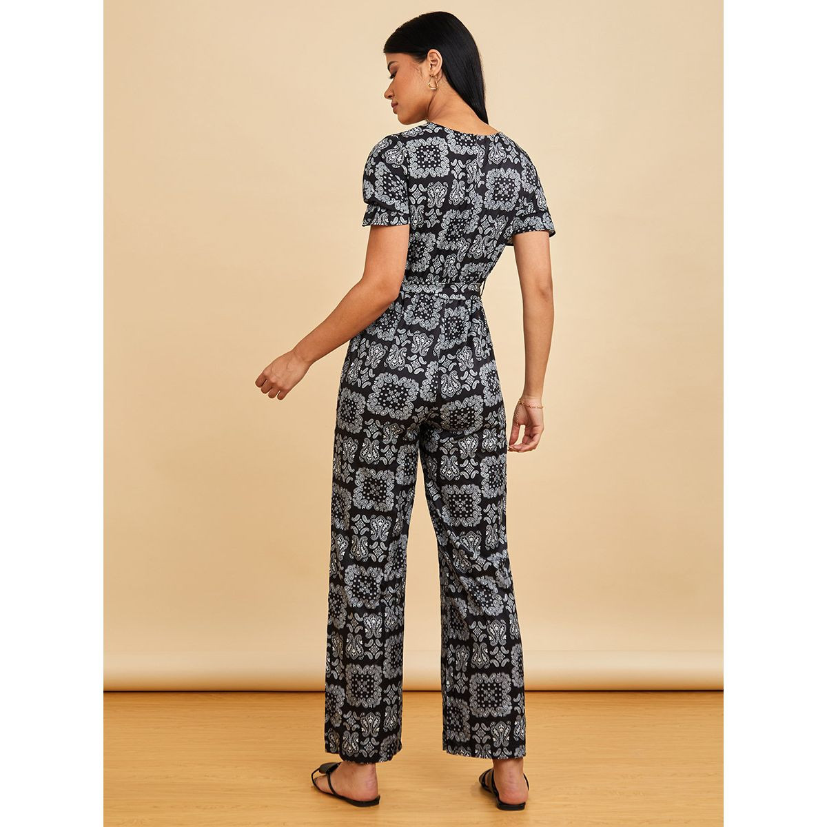 جمبسوت بقصة واسعة-women-clothing-jumpsuits-image-4