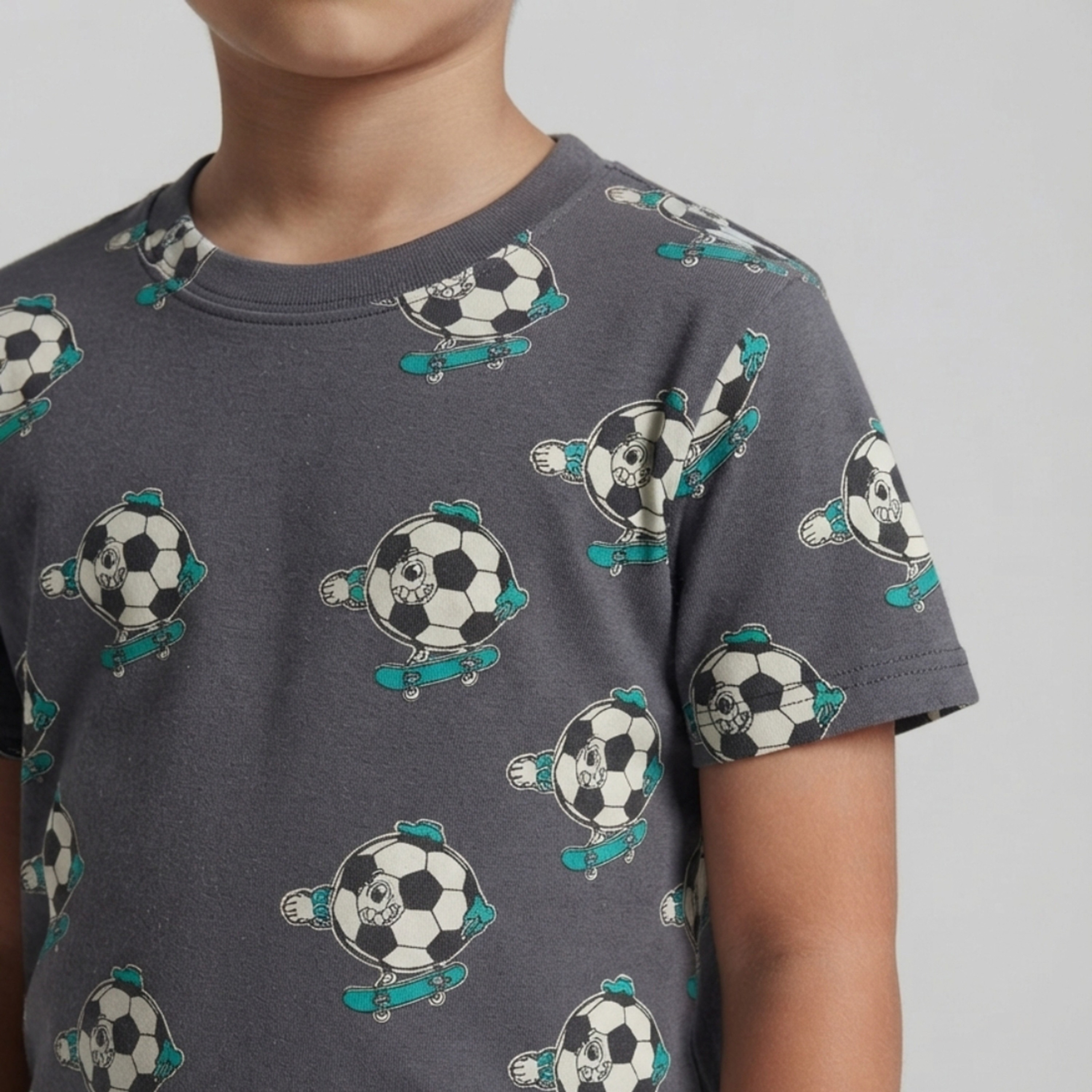 طقم متناسق تيشرت بأكمام قصيرة وبنطال بيجامة بطبعة كرة القدم من بيبي كلو-boys-clothing-setsandcoords-image-5
