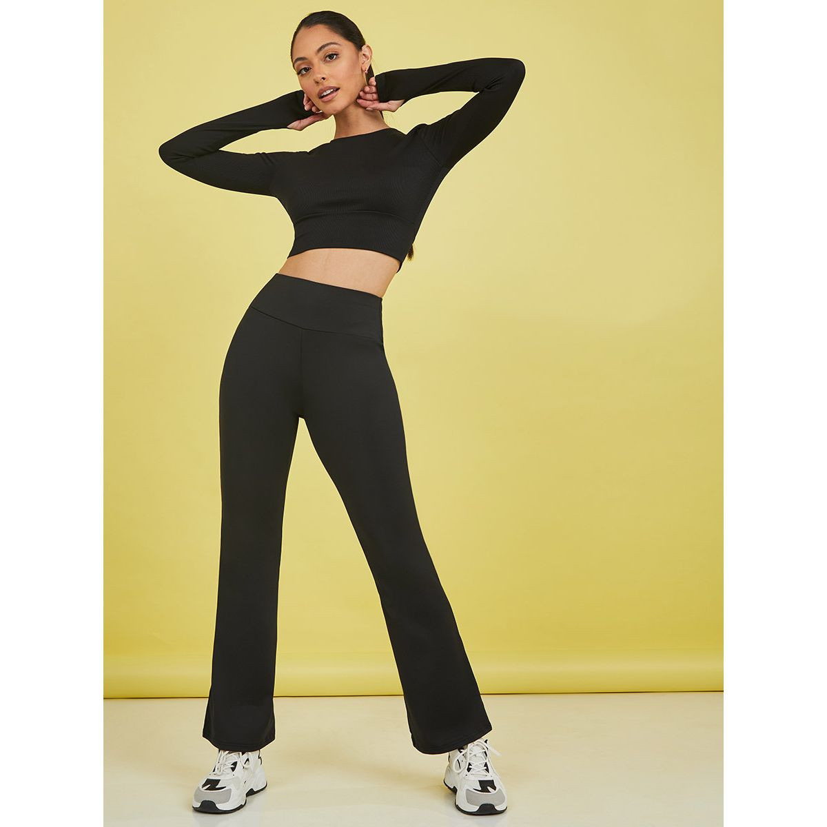 طقم رياضي من ( ليقنز + بلوزة ) من ستايلي-sports-women-clothing-trackpantsandtracksuits-image-1