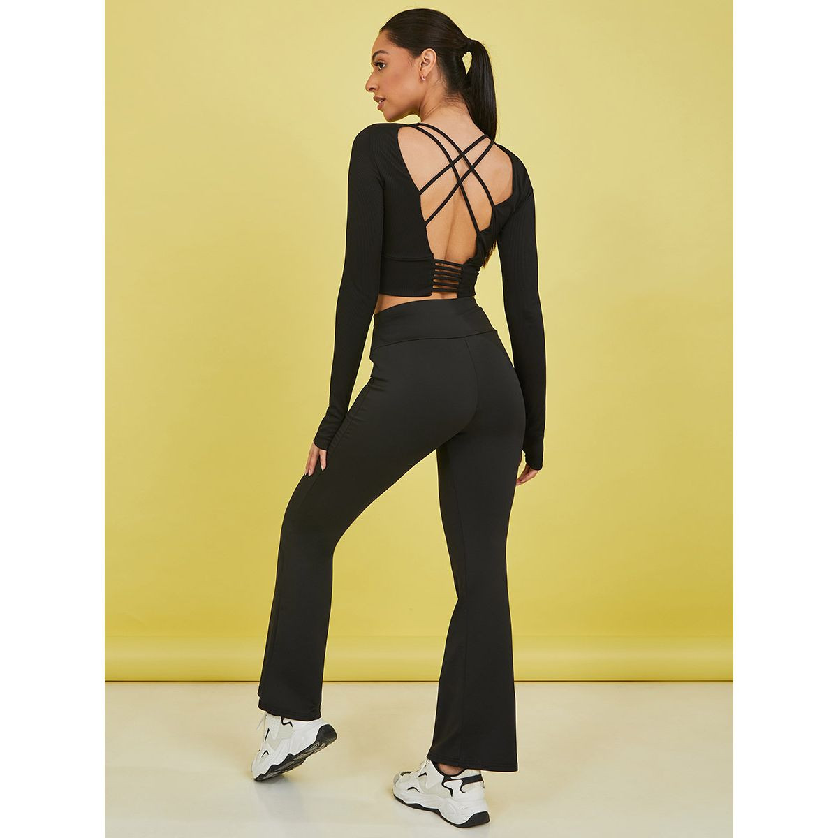 طقم رياضي من ( ليقنز + بلوزة ) من ستايلي-sports-women-clothing-trackpantsandtracksuits-image-5