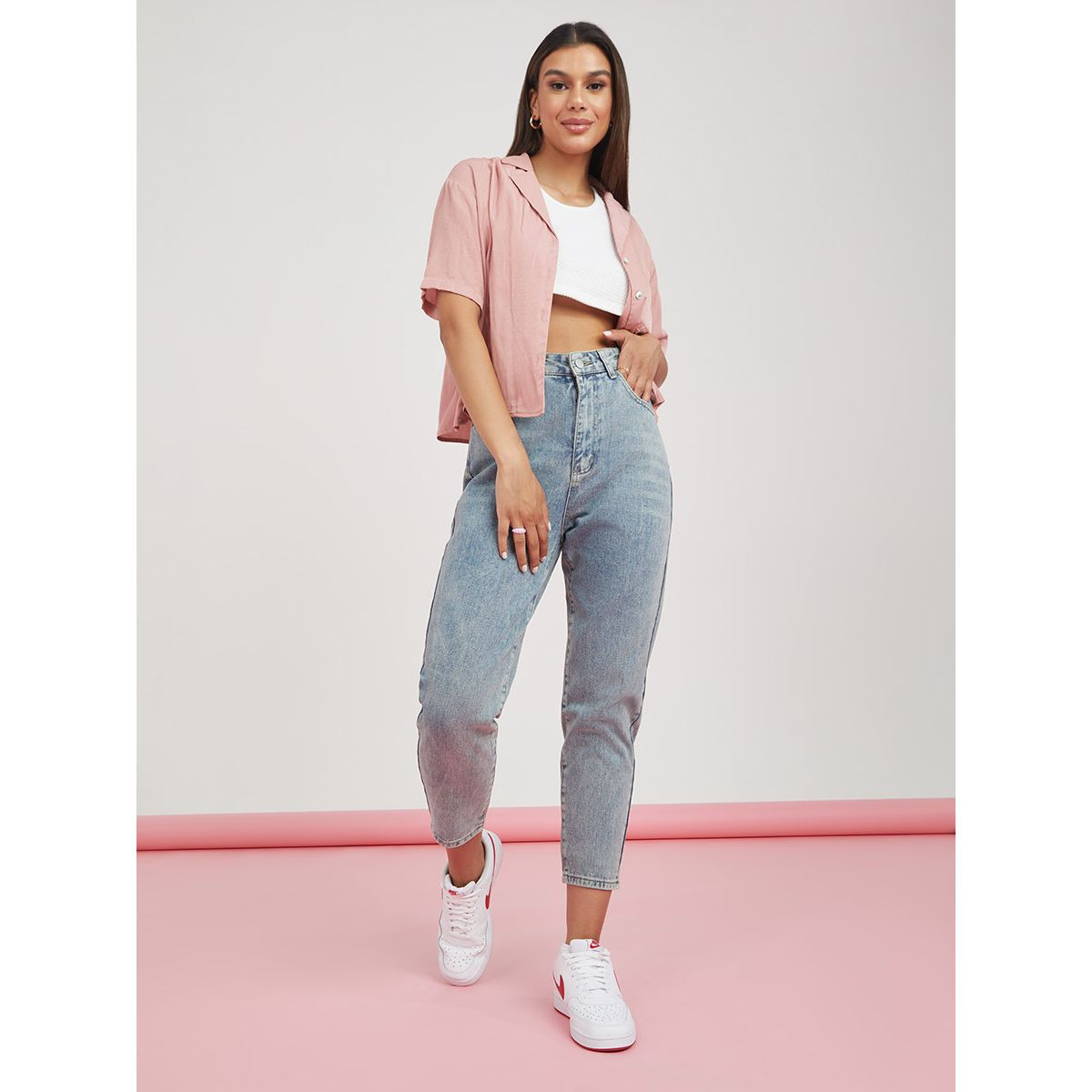 جينز بقصة موم وخصر عالي من ستايلي-women-clothing-bottoms-jeans-image-1