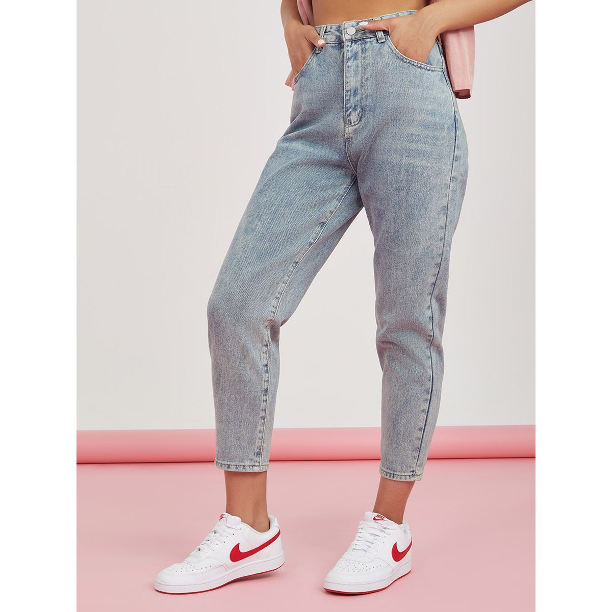 جينز بقصة موم وخصر عالي من ستايلي-women-clothing-bottoms-jeans-image-2