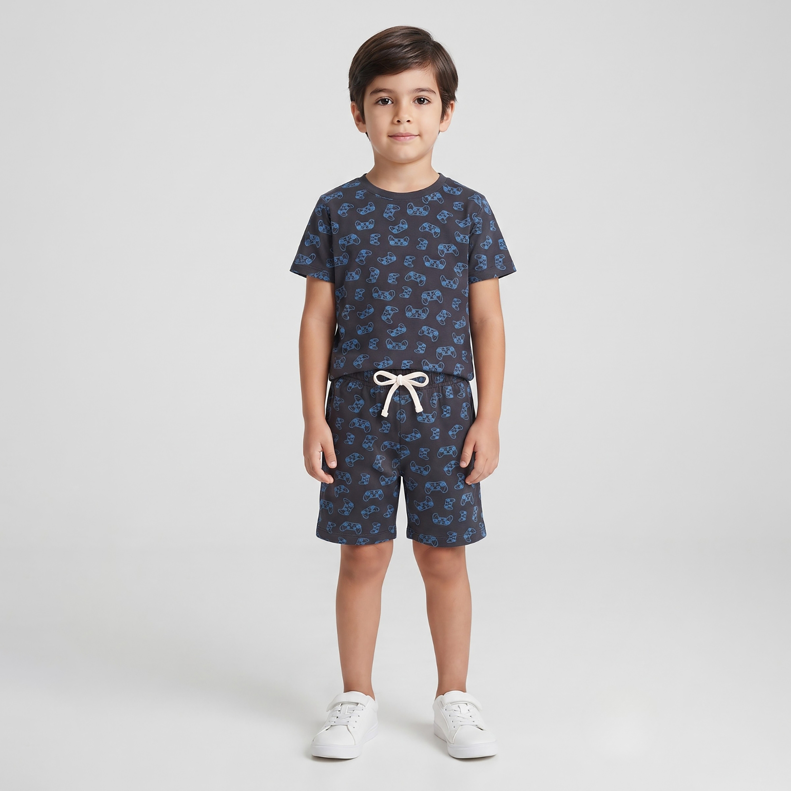 طقم متناسق تيشرت بأكمام قصيرة وبنطال بيجامة بطبعة ذراع ألعاب الفيديو من بيبي كلو-boys-clothing-setsandcoords-image-1