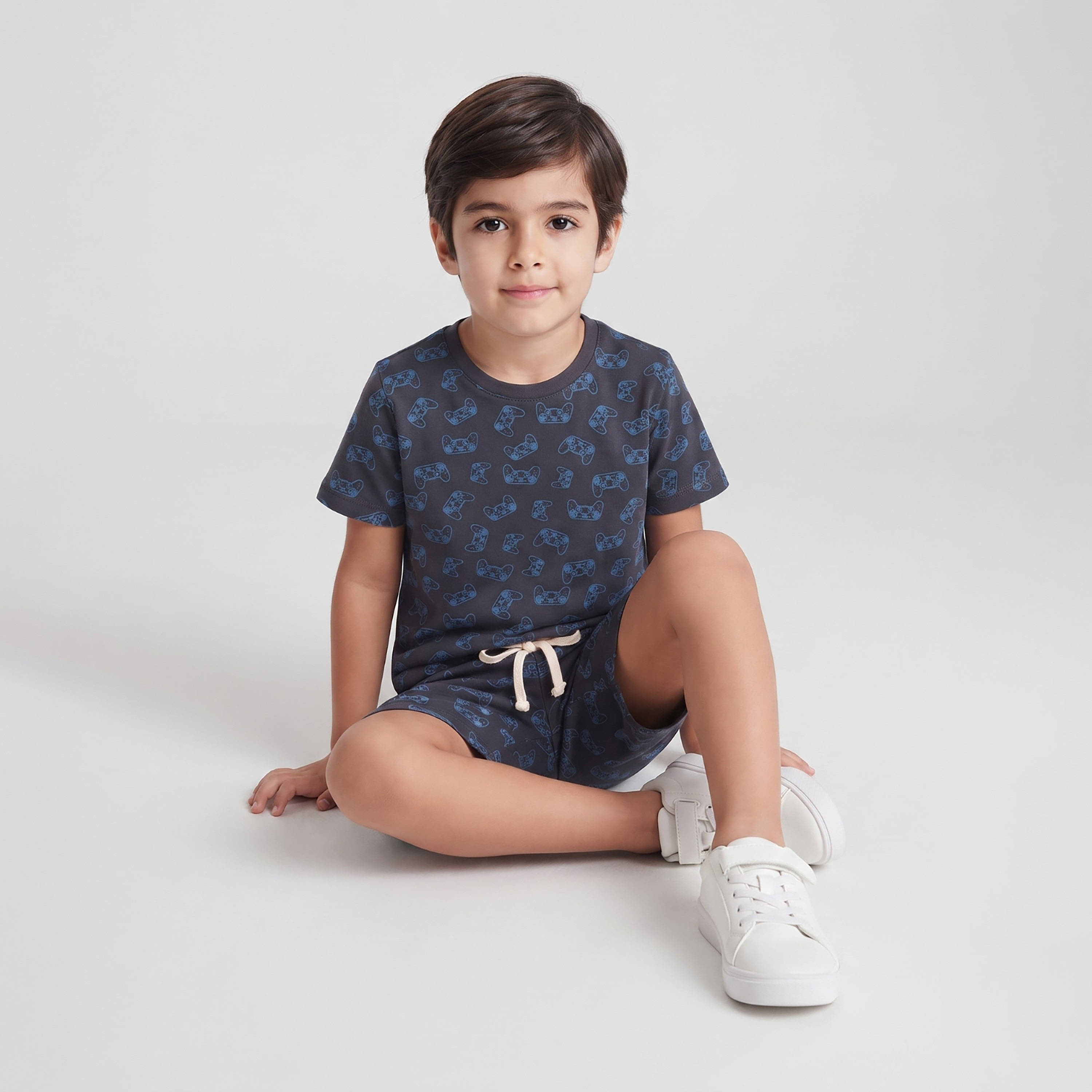 طقم متناسق تيشرت بأكمام قصيرة وبنطال بيجامة بطبعة ذراع ألعاب الفيديو من بيبي كلو-boys-clothing-setsandcoords-image-4