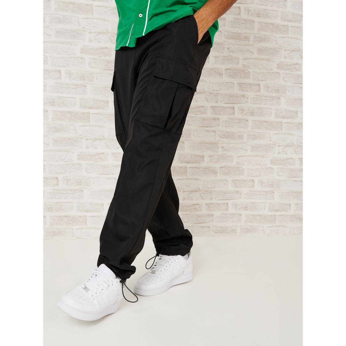جوغر بقصة واسعة واربطة-men-clothing-bottoms-trousersandchinos-trousers-image-3
