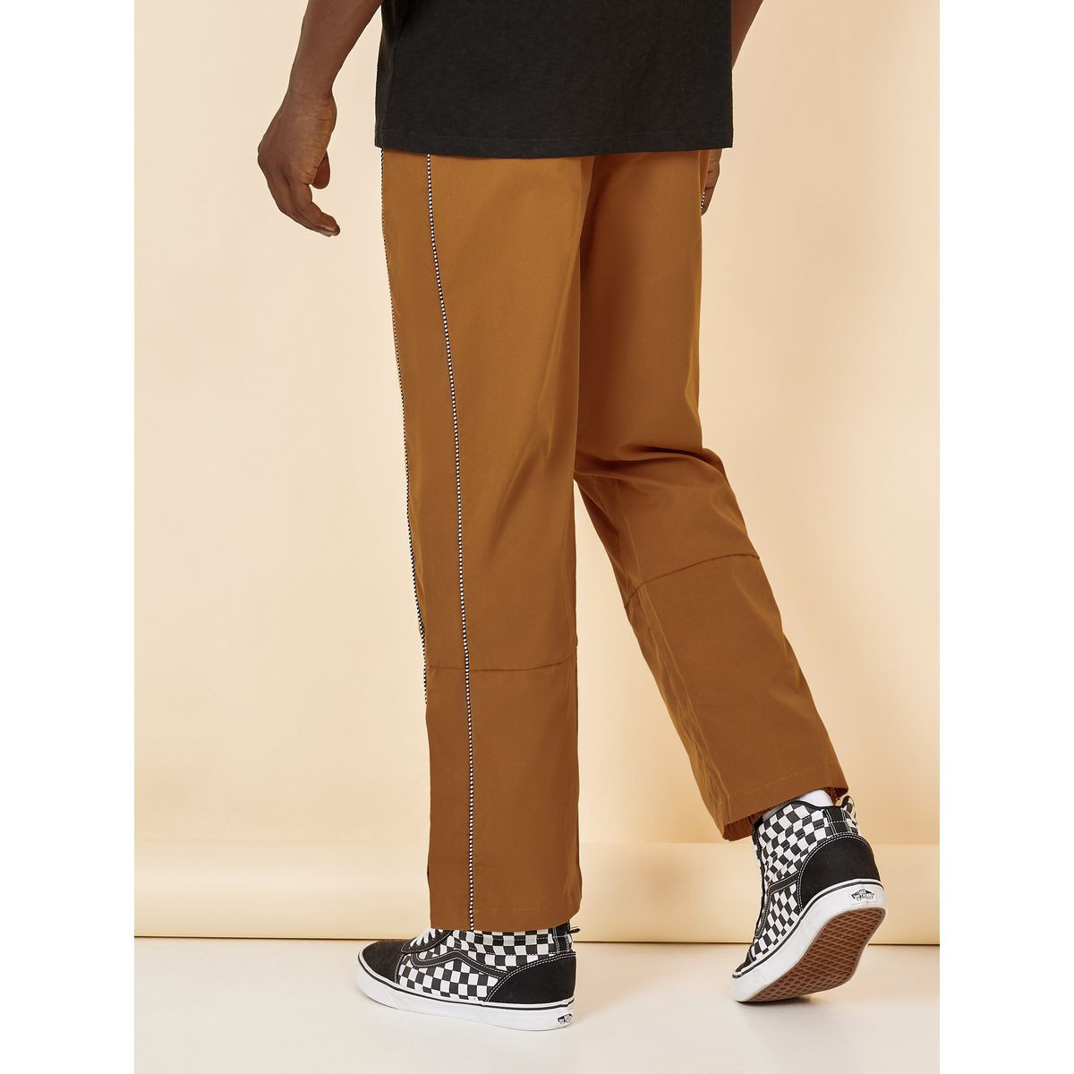 جوغر مزين بحزوز واساور-men-clothing-bottoms-trousersandchinos-trousers-image-4