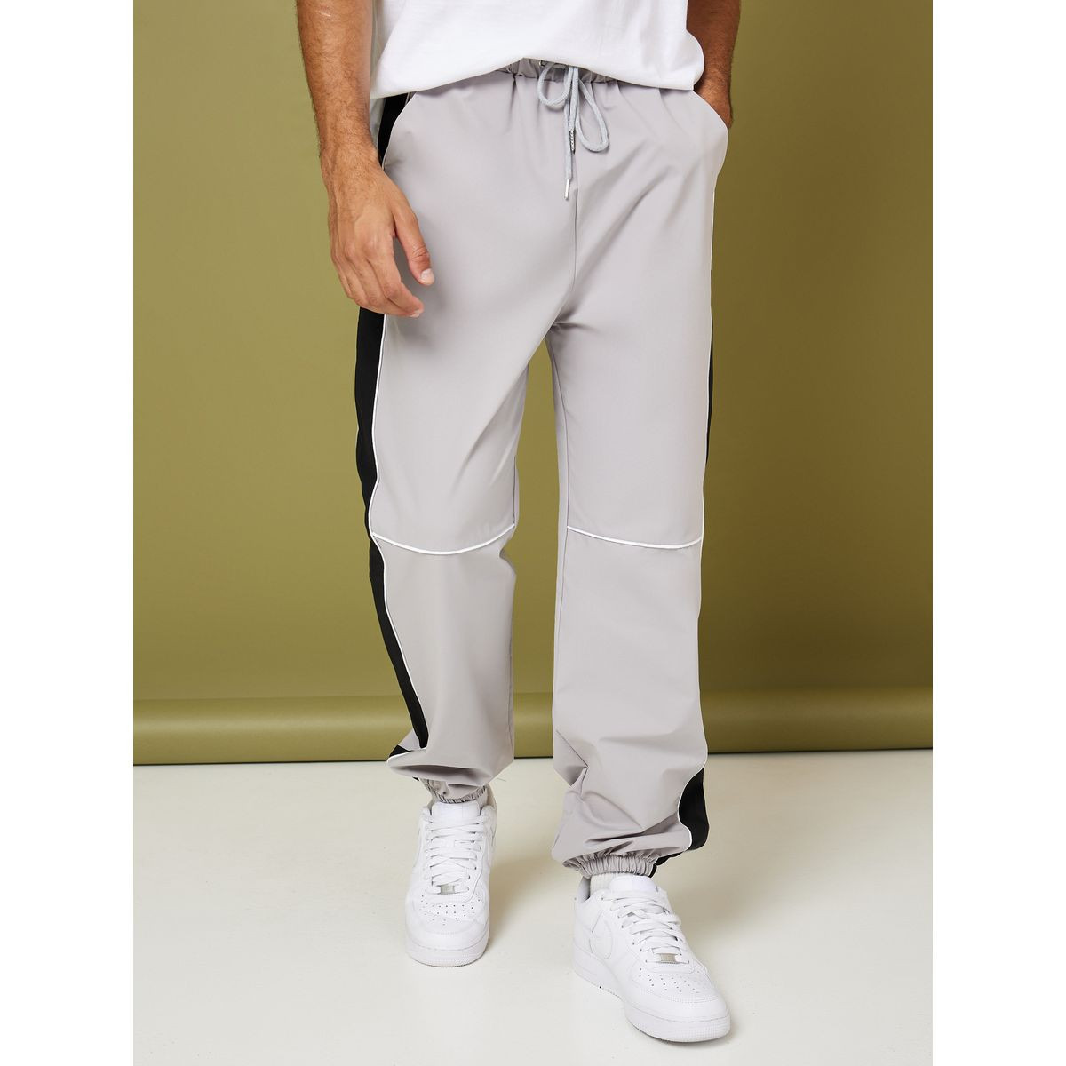 جوغر بتداخلات محزوزة-men-clothing-bottoms-trousersandchinos-trousers-image-1