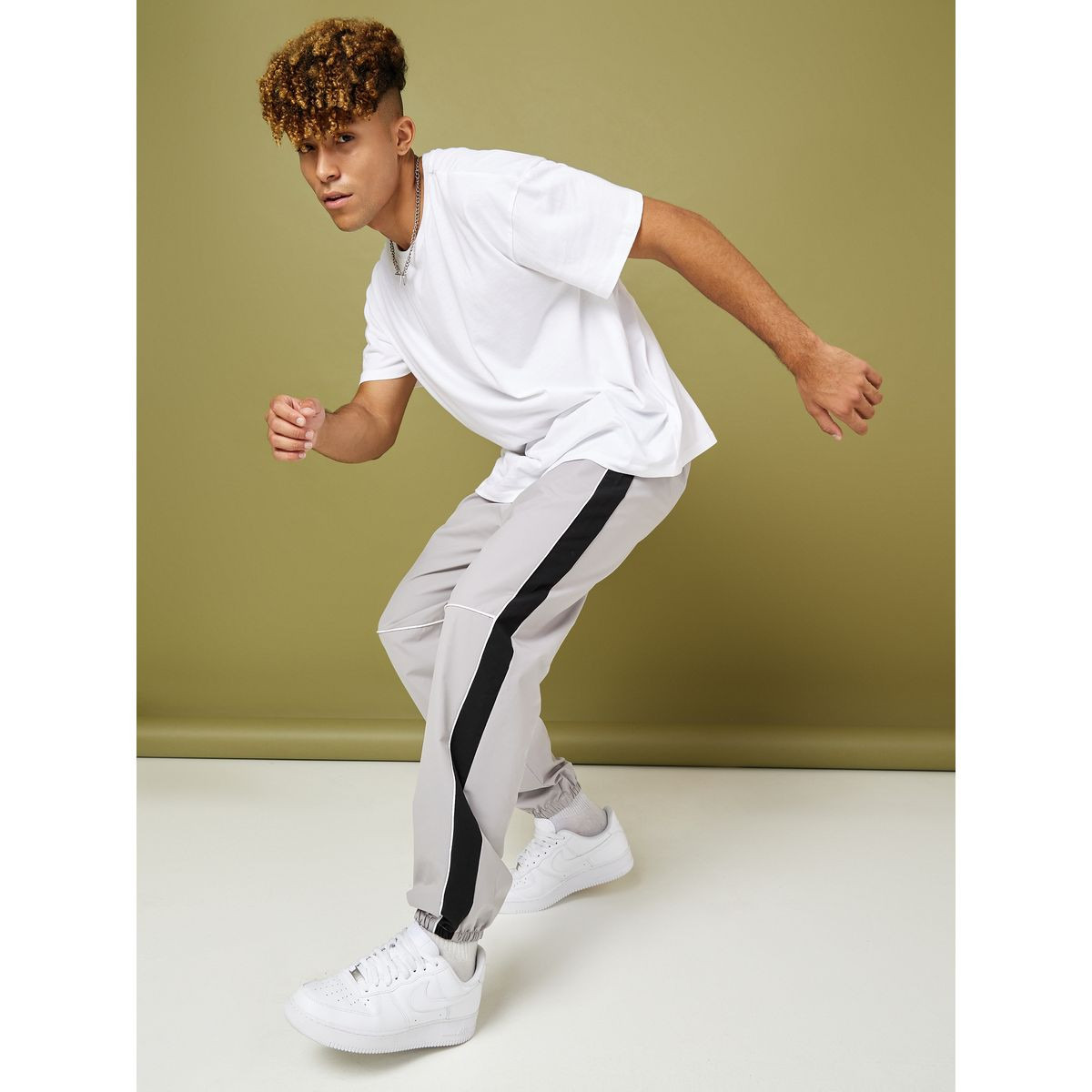 جوغر بتداخلات محزوزة-men-clothing-bottoms-trousersandchinos-trousers-image-2