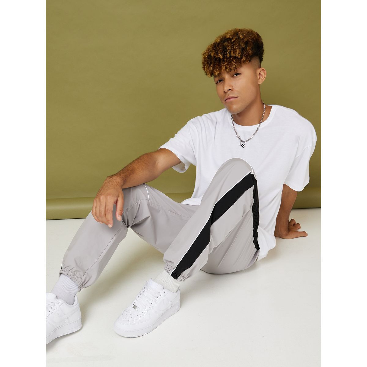 Styli Contrast Piping Insert Utility Jogger-men-clothing-bottoms-trousersandchinos-trousers-image-5