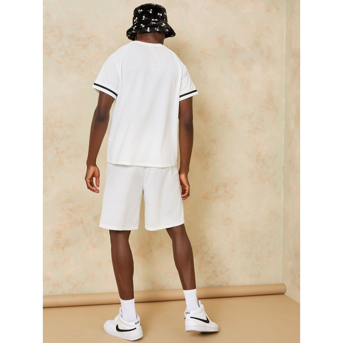 طقم منسق من ( شورت + تيشيرت )-men-clothing-coordsets-image-5