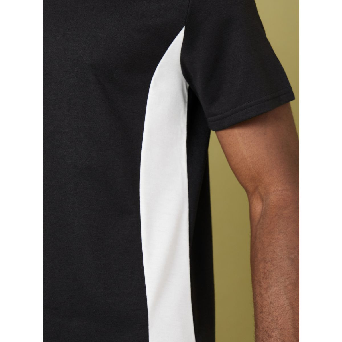 طقم منسق من ( شورت + تيشيرت )-men-clothing-coordsets-image-4