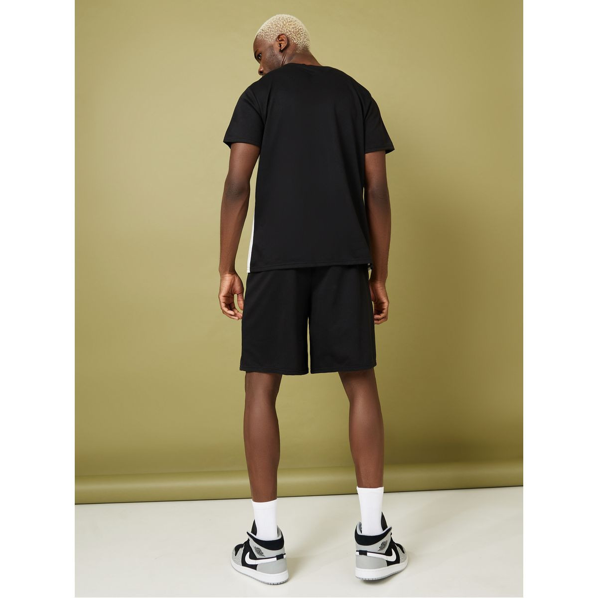 طقم منسق من ( شورت + تيشيرت )-men-clothing-coordsets-image-7