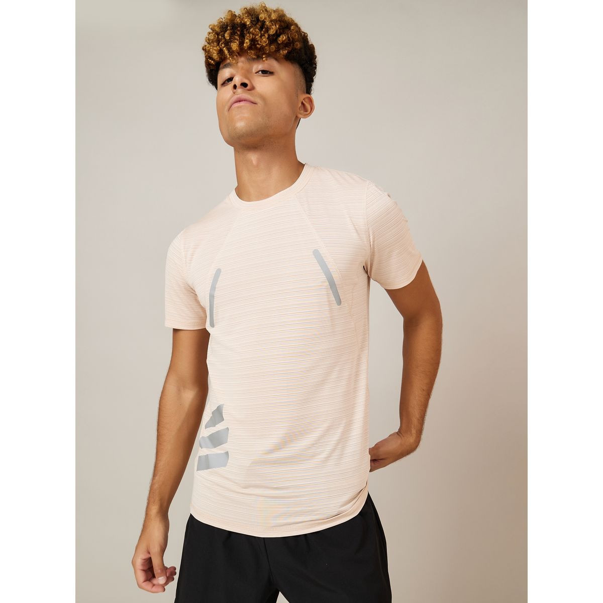 تيشيرت رياضي محبوك بتداخل مغاير-men-clothing-sportswearandactivewear-tshirtsandpolos-image-1