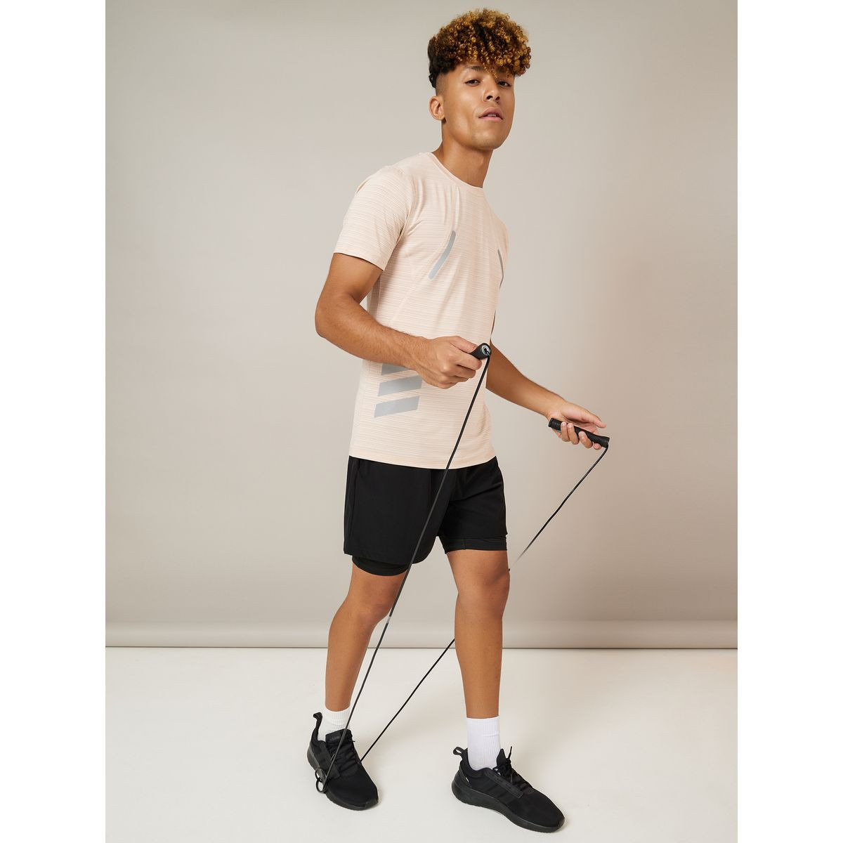 تيشيرت رياضي محبوك بتداخل مغاير-men-clothing-sportswearandactivewear-tshirtsandpolos-image-2