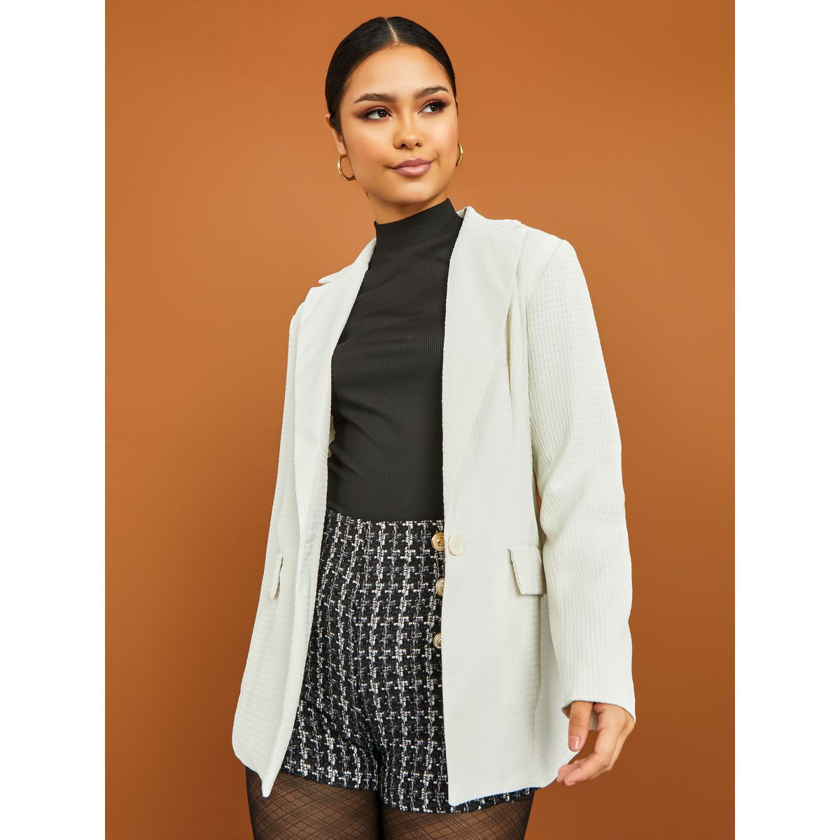 بليزر طويل بتفاصيل بارزة الملمس-women-clothing-coatsandjackets-blazers-image-1