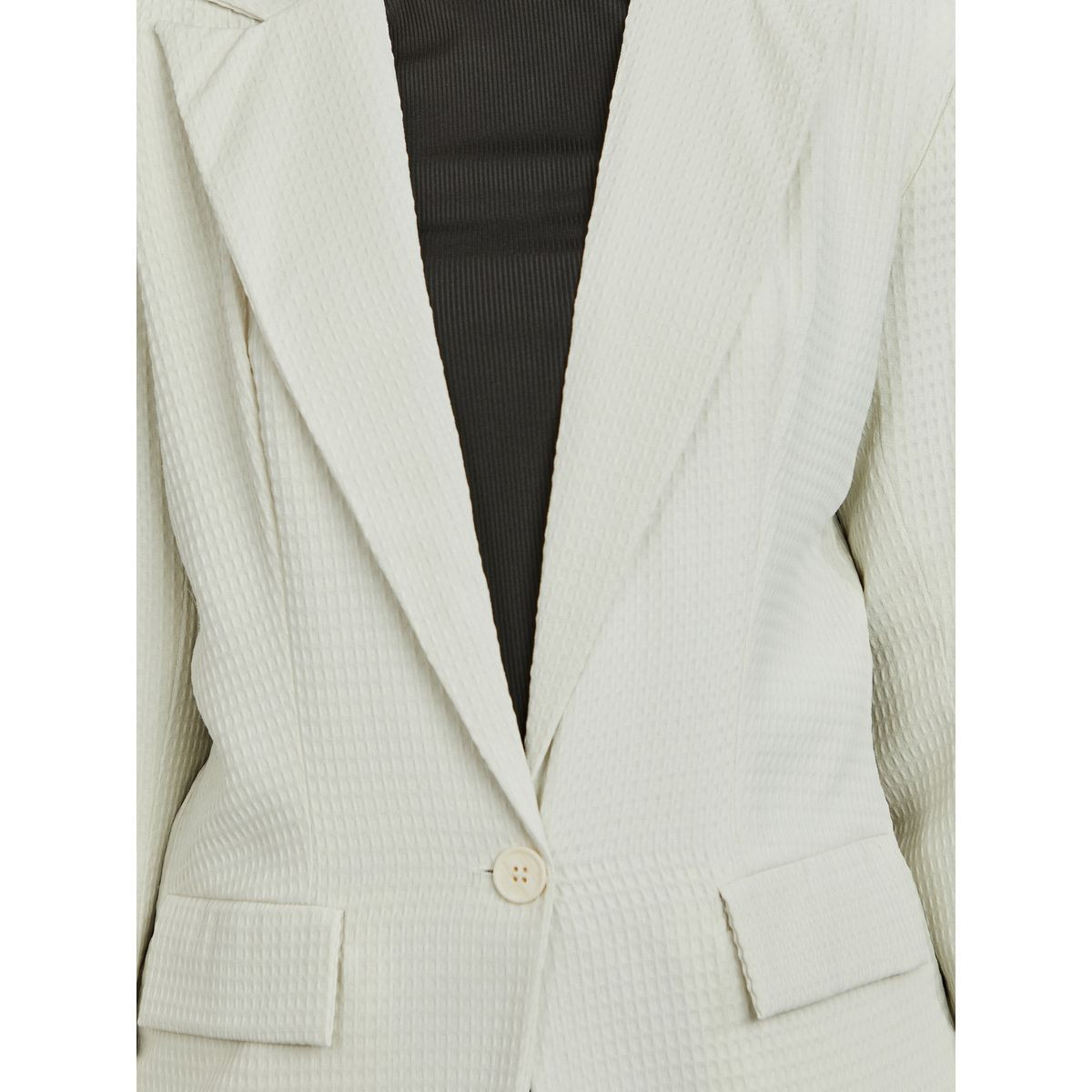 بليزر طويل بتفاصيل بارزة الملمس-women-clothing-coatsandjackets-blazers-image-4