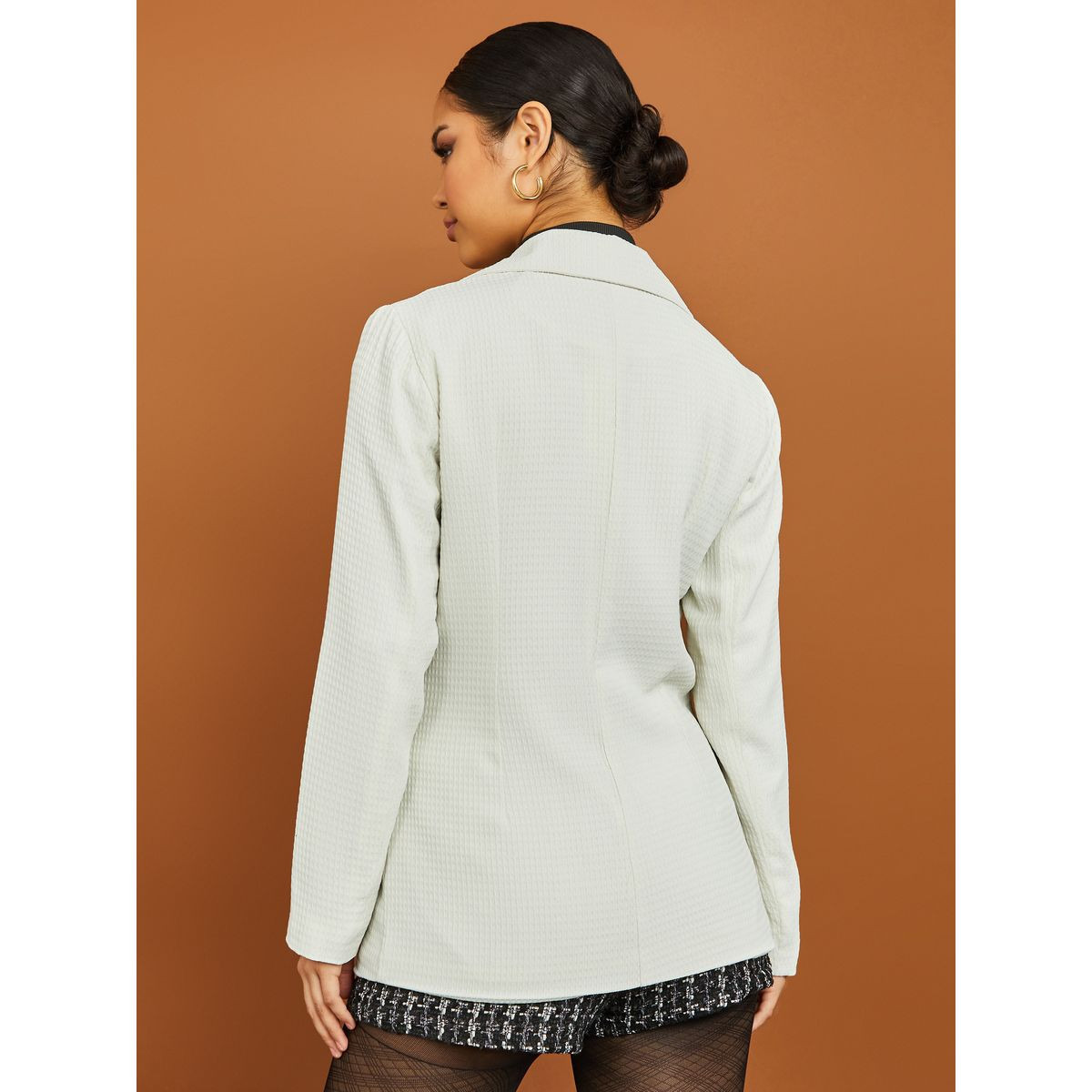 بليزر طويل بتفاصيل بارزة الملمس-women-clothing-coatsandjackets-blazers-image-5