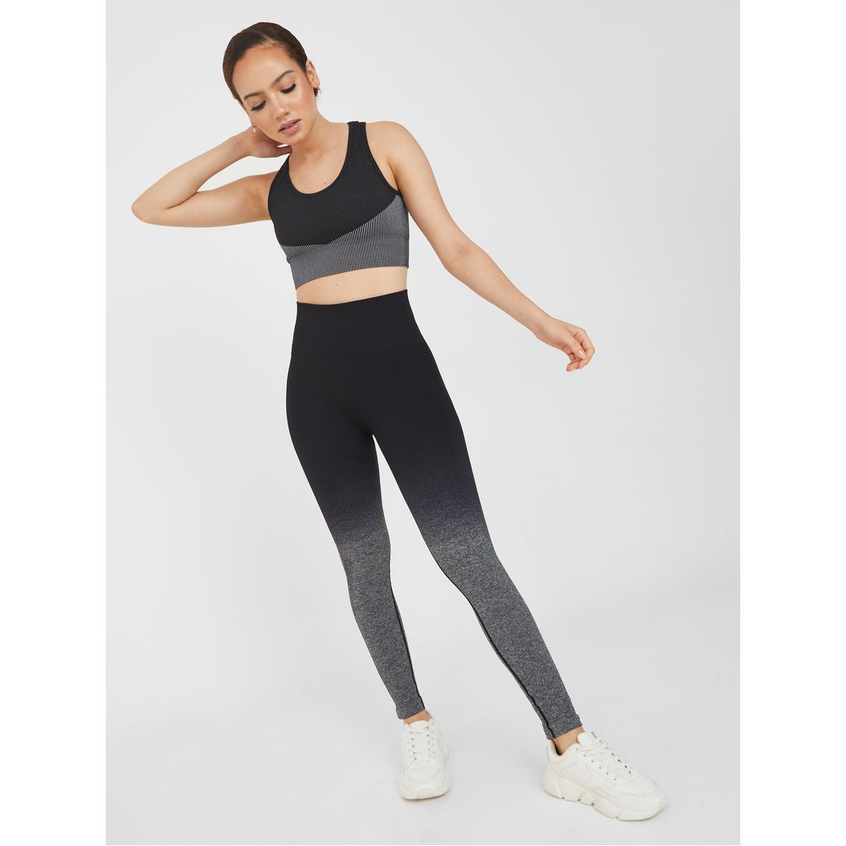 صدرية رياضية بحمالات كروس-women-clothing-sportswearandactivewear-sportsbras-image-2