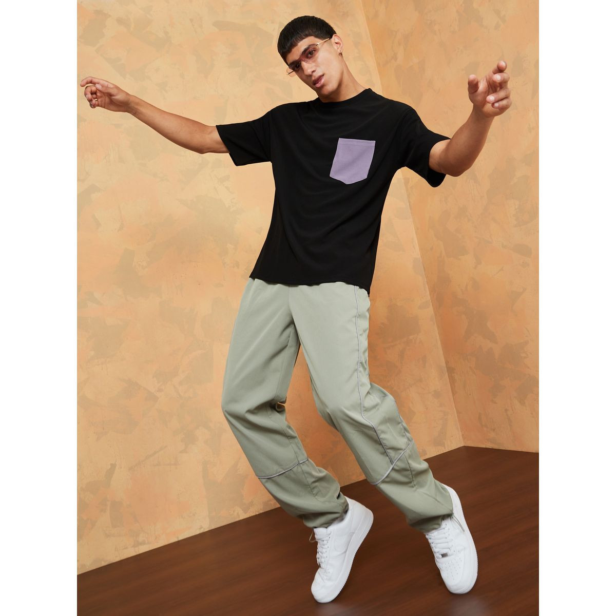 تيشيرت بقصة واسعة واكمام قصيرة-men-clothing-tshirtsandpolos-tshirts-image-2