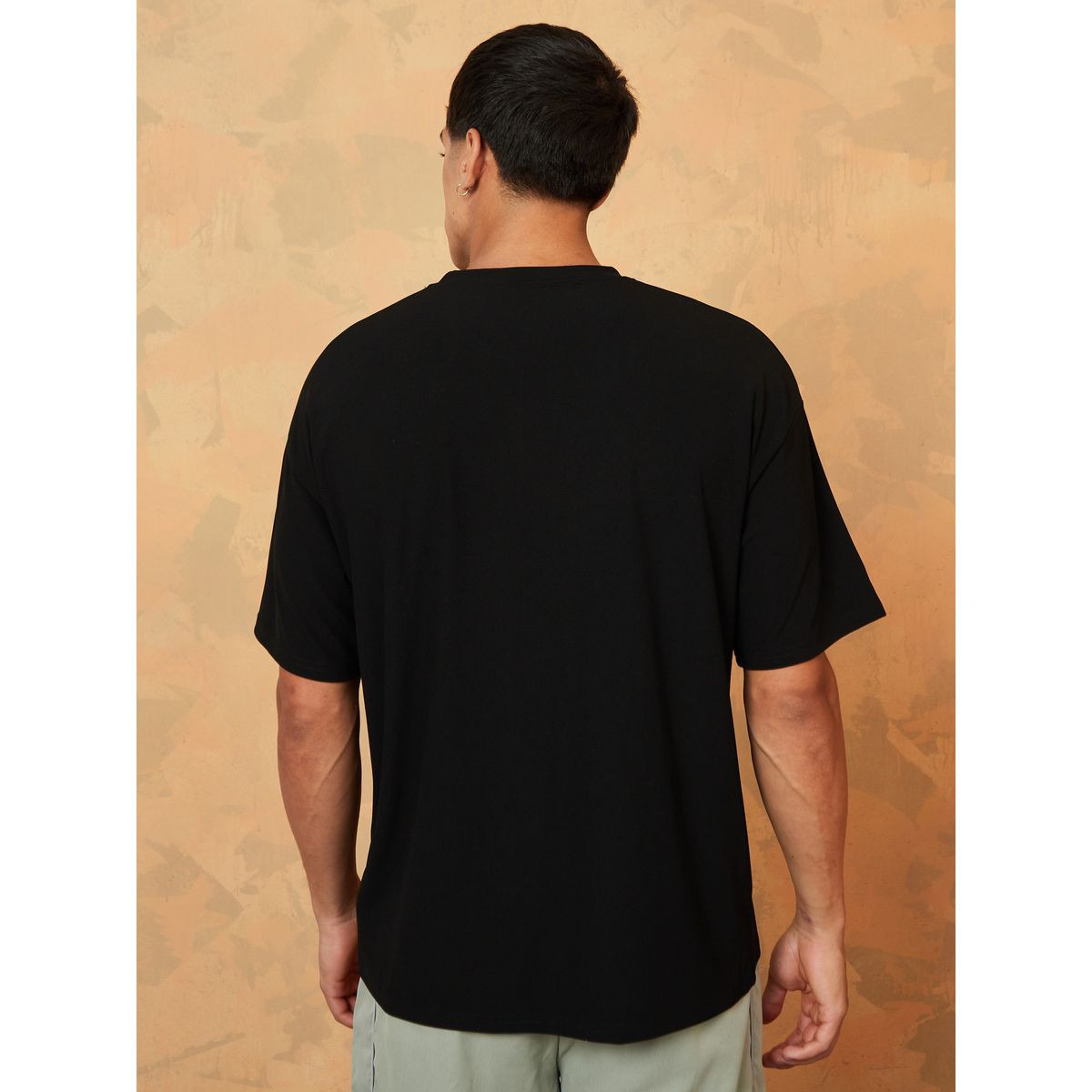 تيشيرت بقصة واسعة واكمام قصيرة-men-clothing-tshirtsandpolos-tshirts-image-4