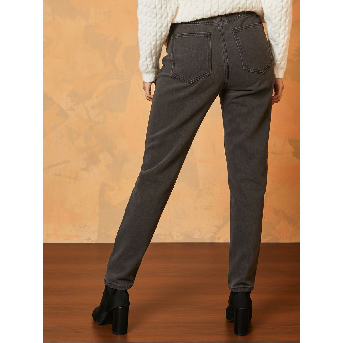 جينز بقصة مستقيمة وخصر عالي-women-clothing-bottoms-jeans-image-4
