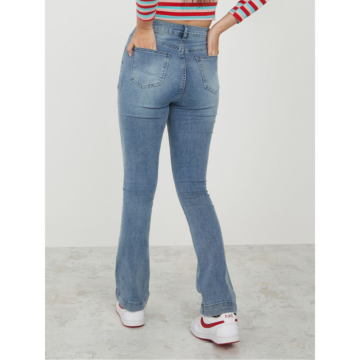 جينز بقصة واسعة وخصر عالي-women-clothing-bottoms-jeans-image-4