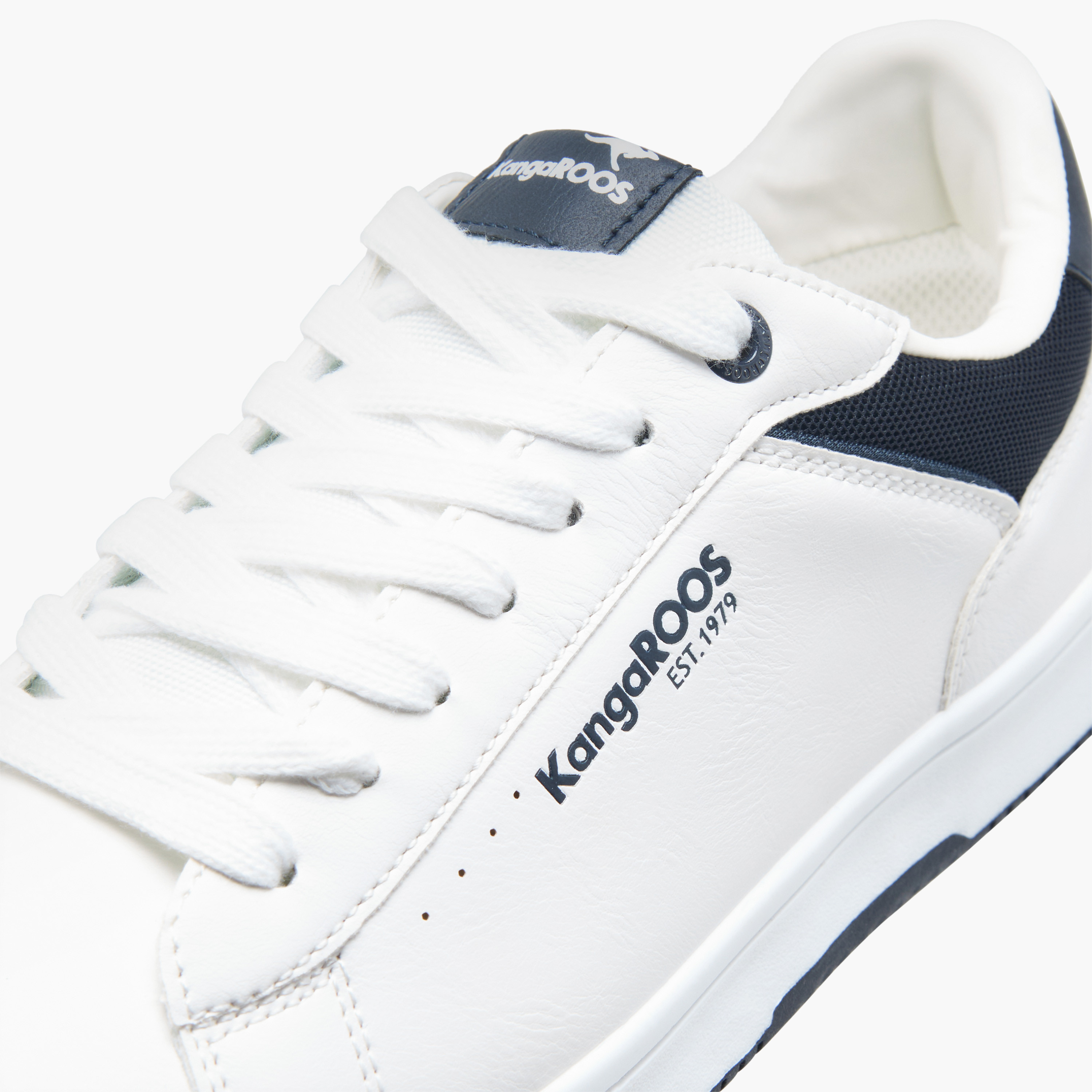 حذاء سنيكرز برباط إغلاق وشعار للرجال من كانجاروس-men-shoes-sneakers-image-4