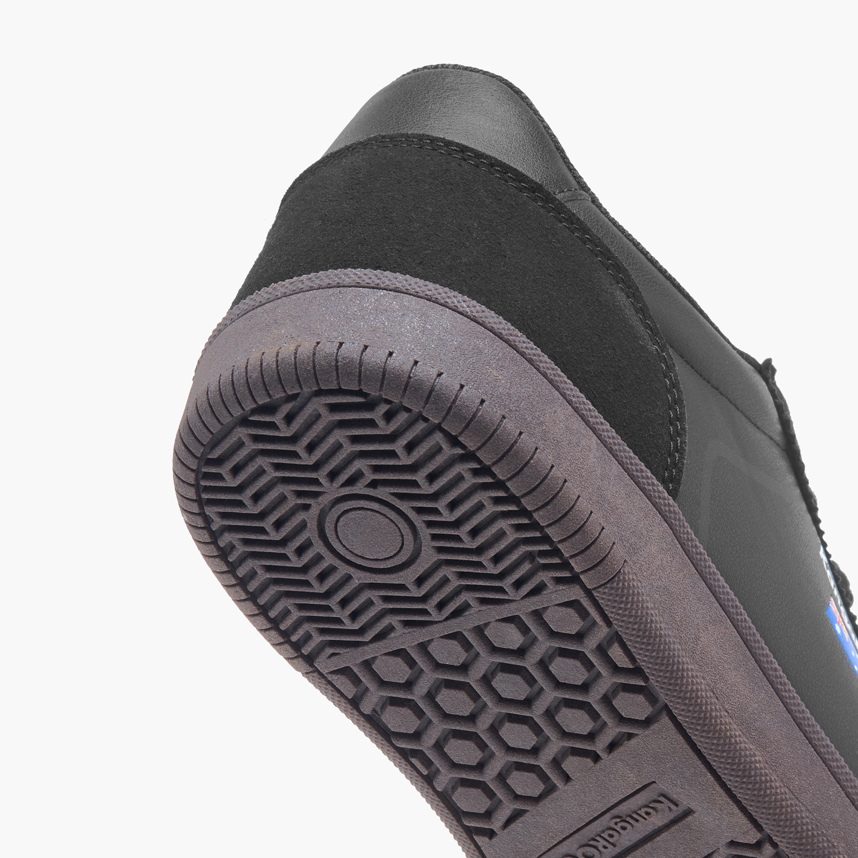 حذاء سنيكرز برباط إغلاق وشعار للرجال من كانجاروز-men-shoes-sneakers-image-5