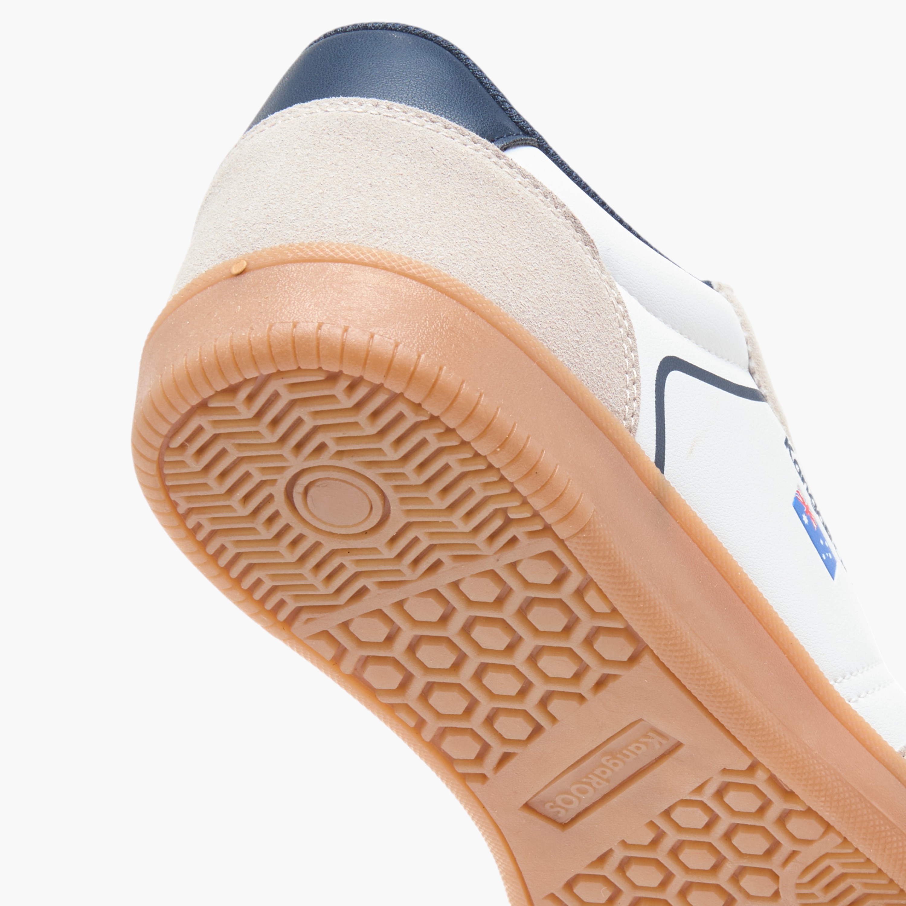 حذاء سنيكرز برباط إغلاق وشعار للرجال من كانجاروز-men-shoes-sneakers-image-5