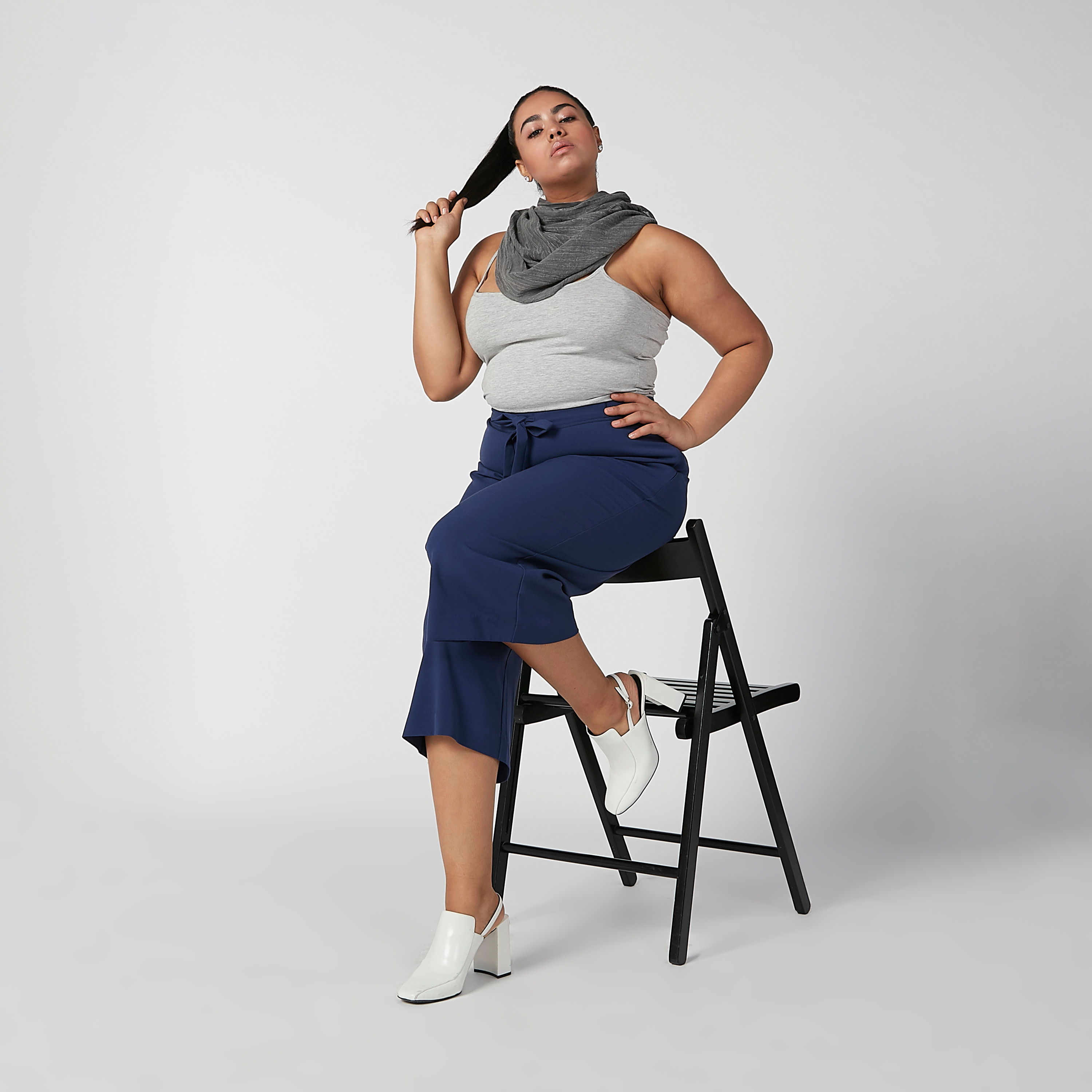 بنطال واسع الساقين سادة بقصّة واسعة وخصر مرن وأربطة-women-clothing-trousers-image-1