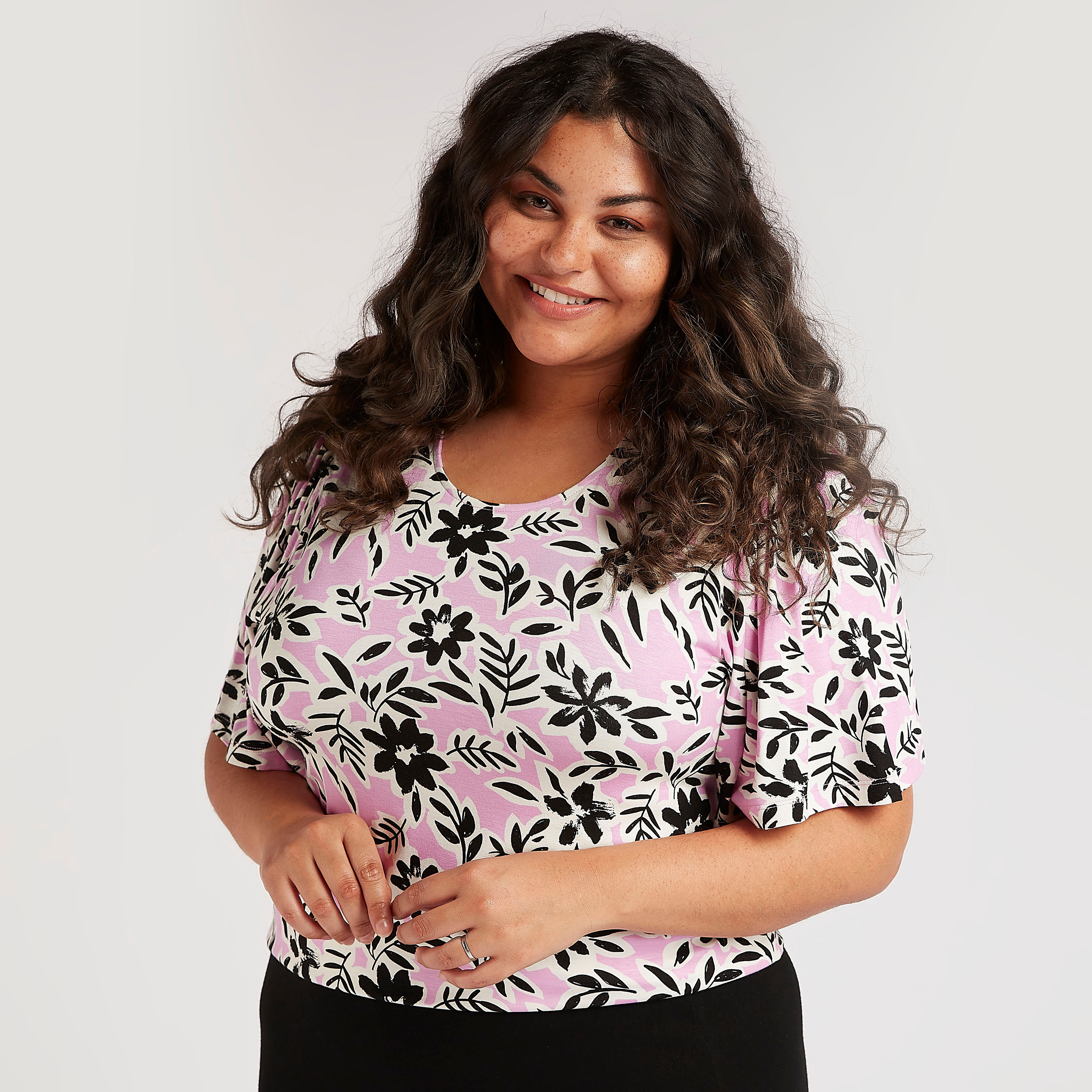 بلوزة بياقة مستديرة وأكمام قصيرة وطبعات أزهار-women-clothing-shirtsandblouses-blouses-image-1