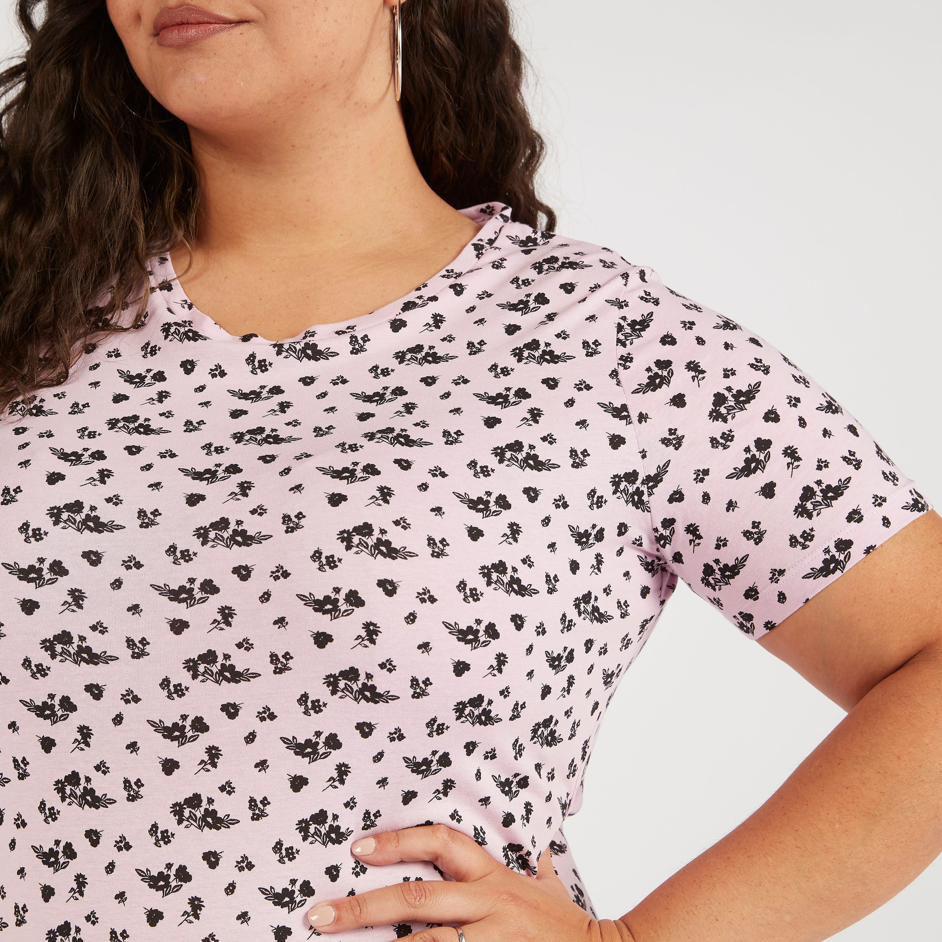 تيشيرت بياقة مستديرة وأكمام قصيرة وطبعات أزهار-women-clothing-tshirts-image-3