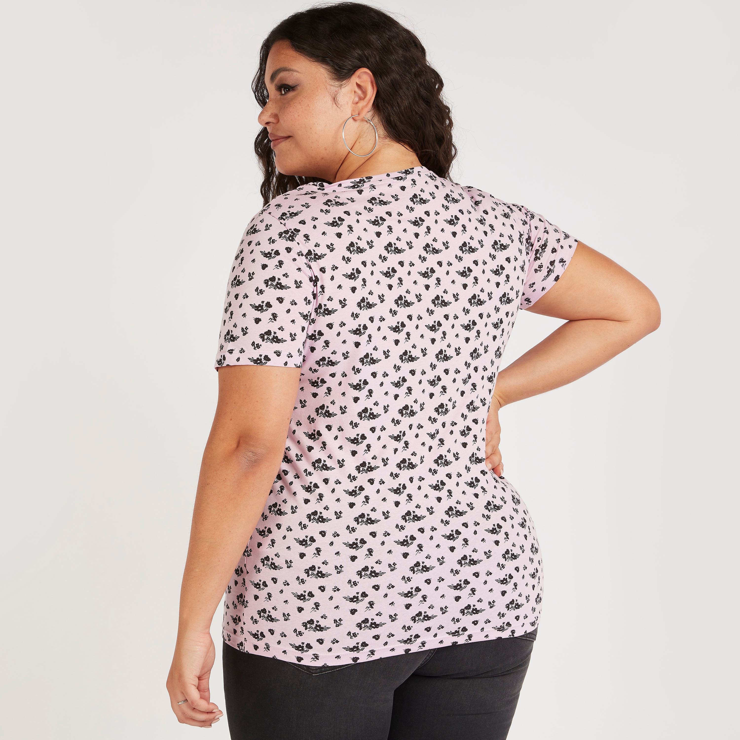 تيشيرت بياقة مستديرة وأكمام قصيرة وطبعات أزهار-women-clothing-tshirts-image-4