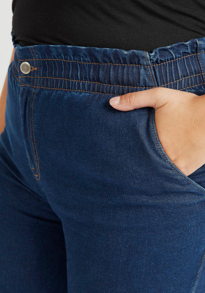 بنطلون جينز قصير سادة بخصر مطاطي