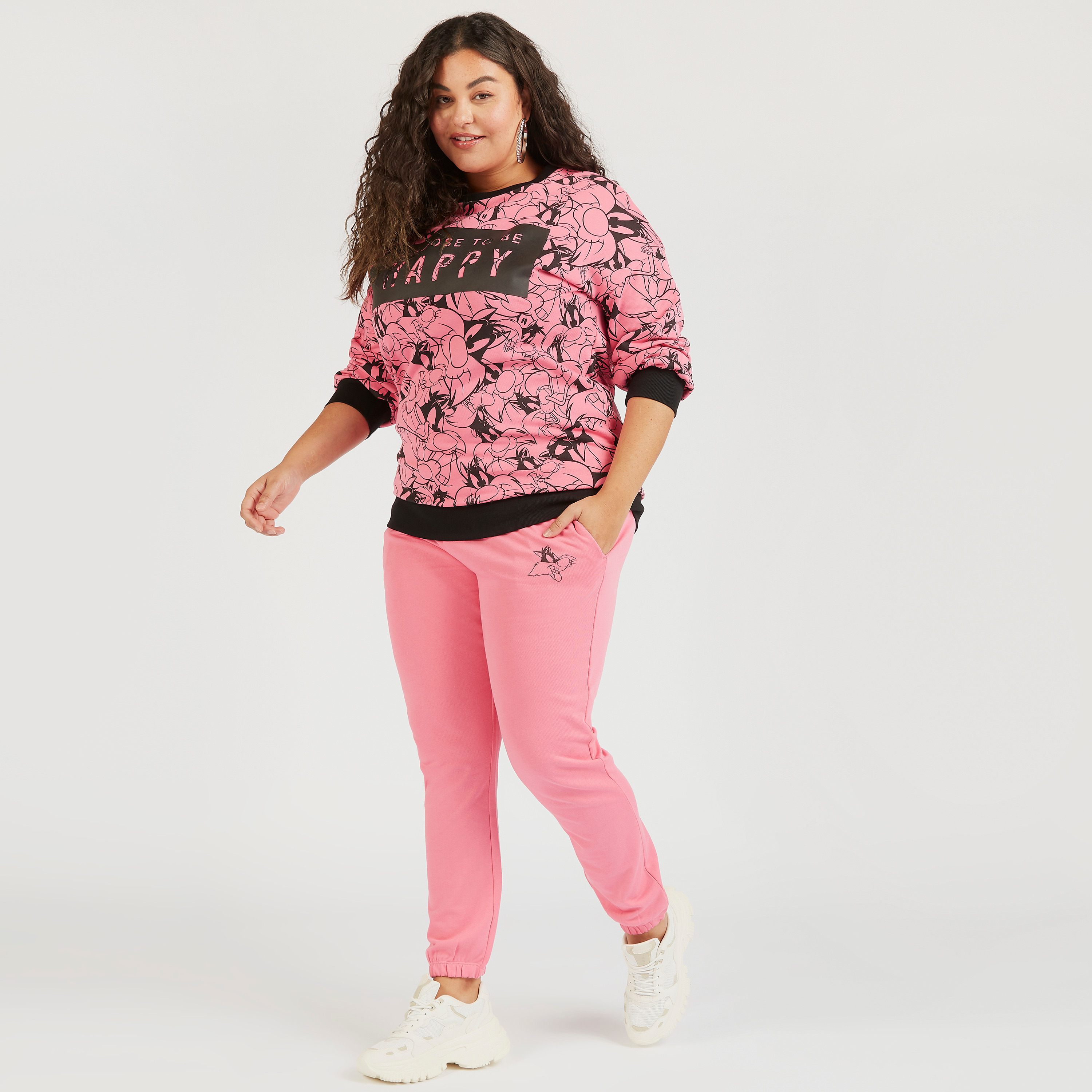 بنطلون رياضي بطبعات باجز باني ورباط إغلاق وجيوب-women-clothing-bottoms-joggers-image-2