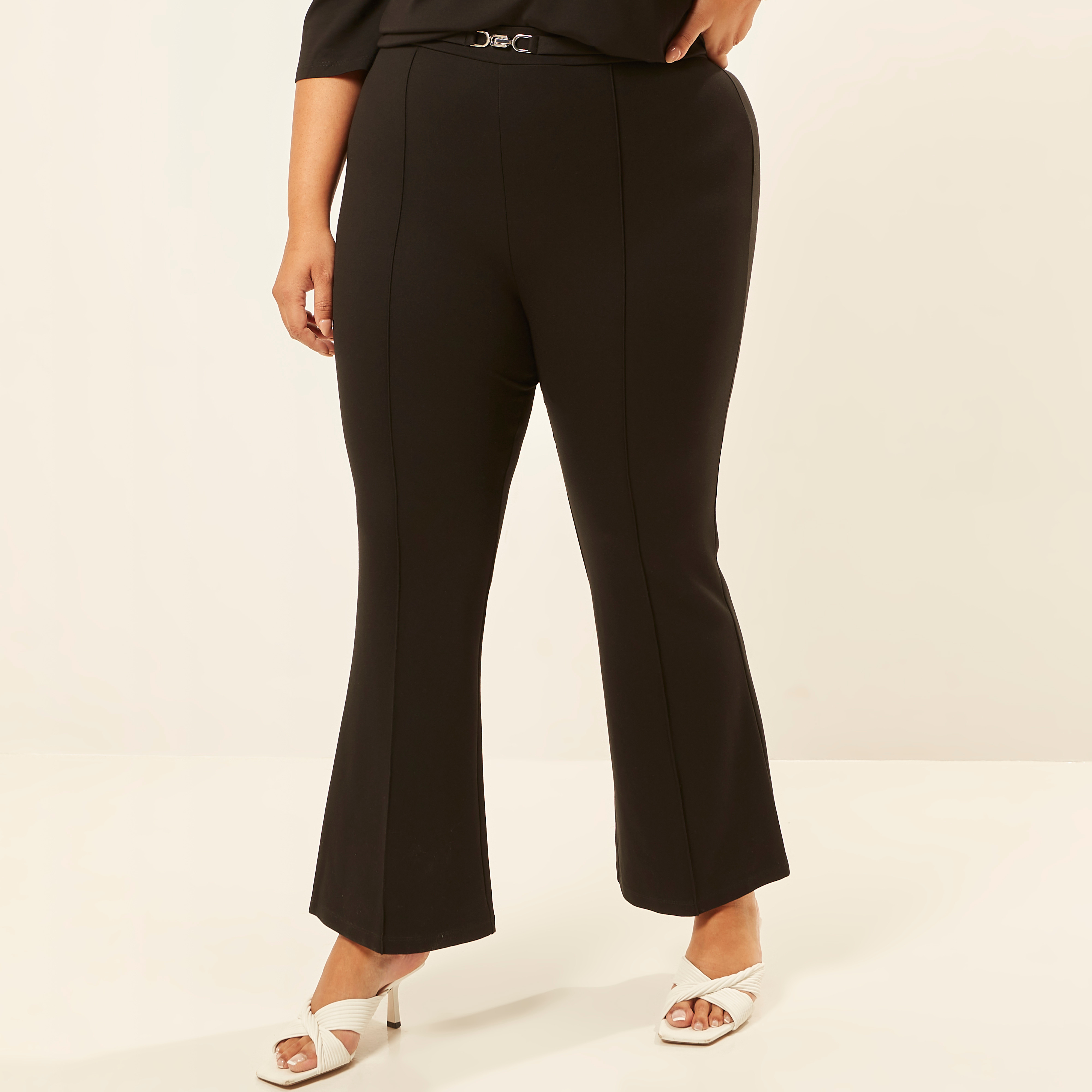 بنطلون سادة واسع بخصر مطاطي وزينة إبزيم-women-clothing-trousers-image-1