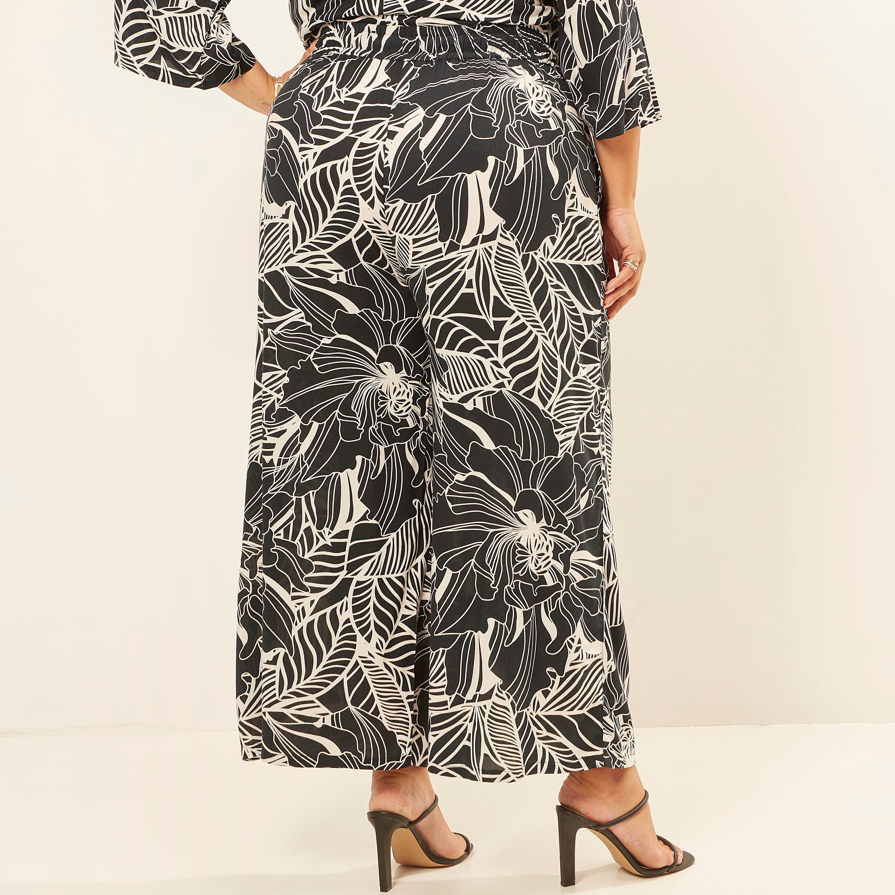 Printed Wide Leg Pants with Pockets and Drawstring Closure-women-clothing-trousers-image-4