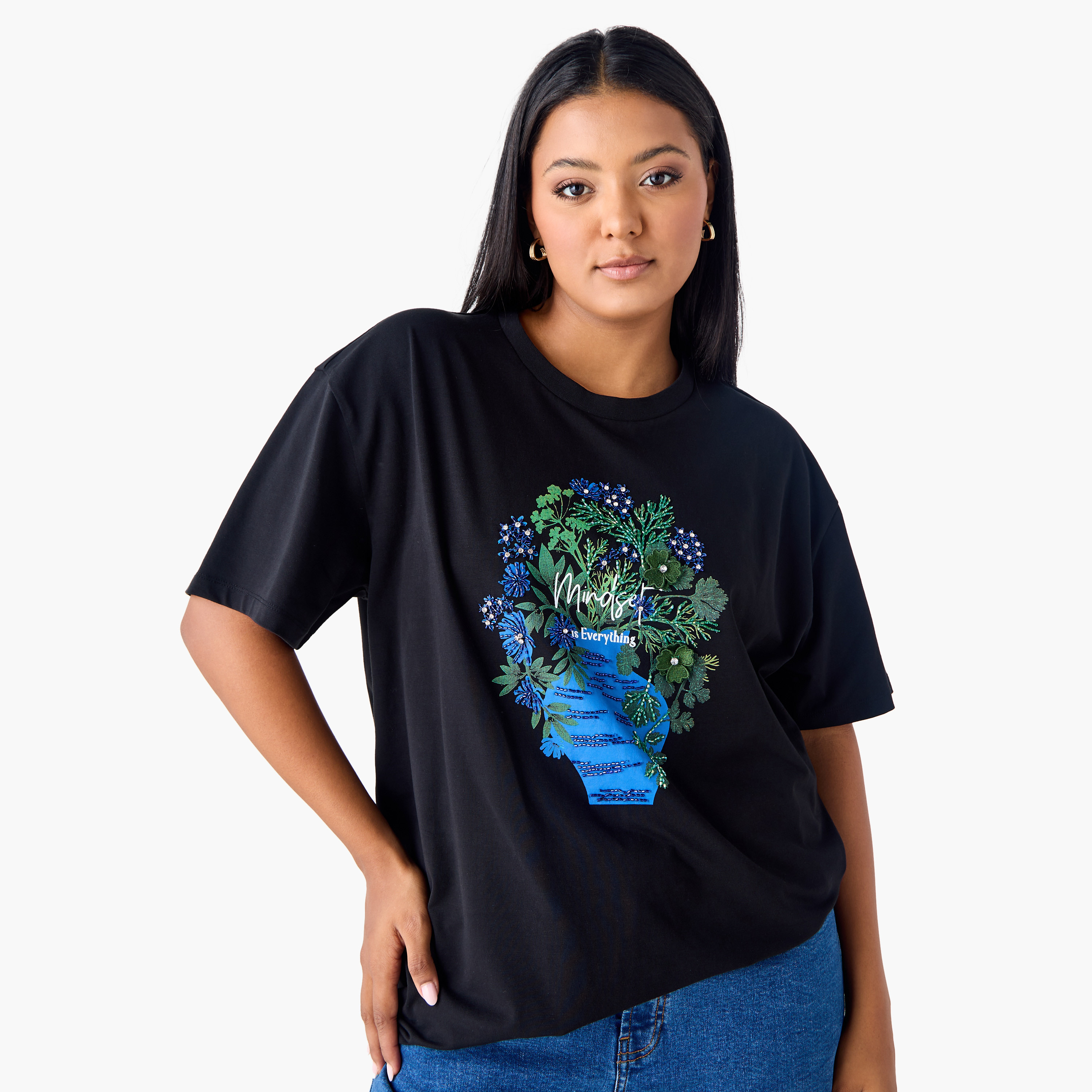 تيشيرت مزيّن زهور وياقة ضيقة مقاس كبير من أولا بوبكن-women-clothing-plussize-tshirts-image-1