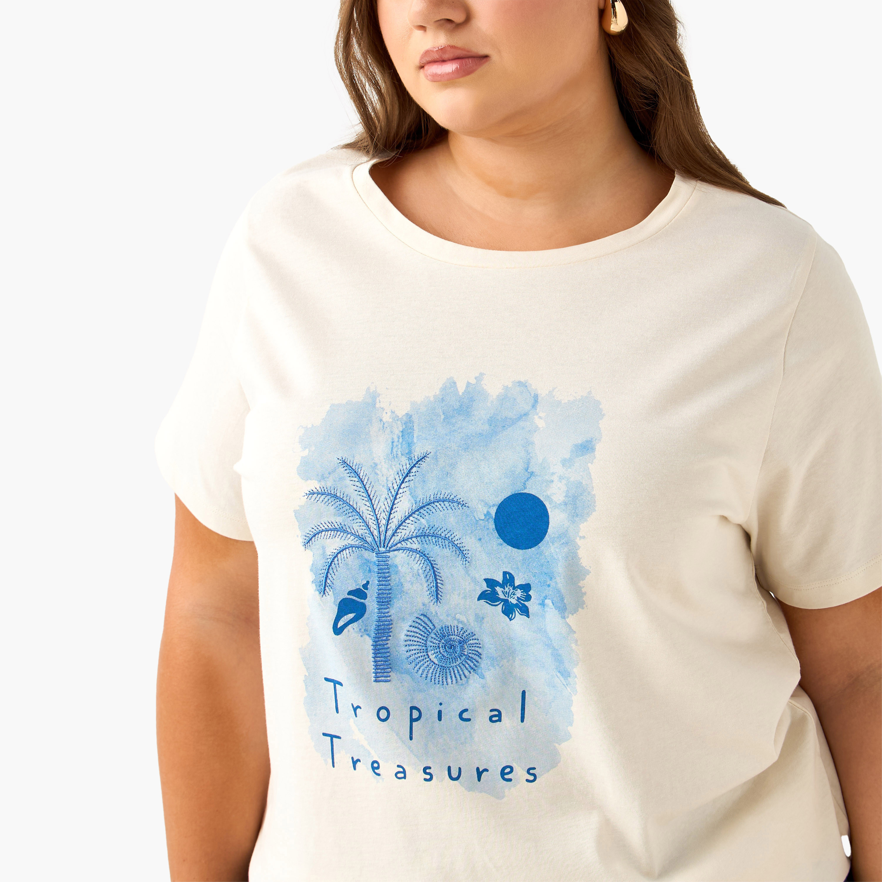 تيشيرت بقصة مريحة وطبعات من أولا بوبكين-women-clothing-plussize-tshirts-image-5