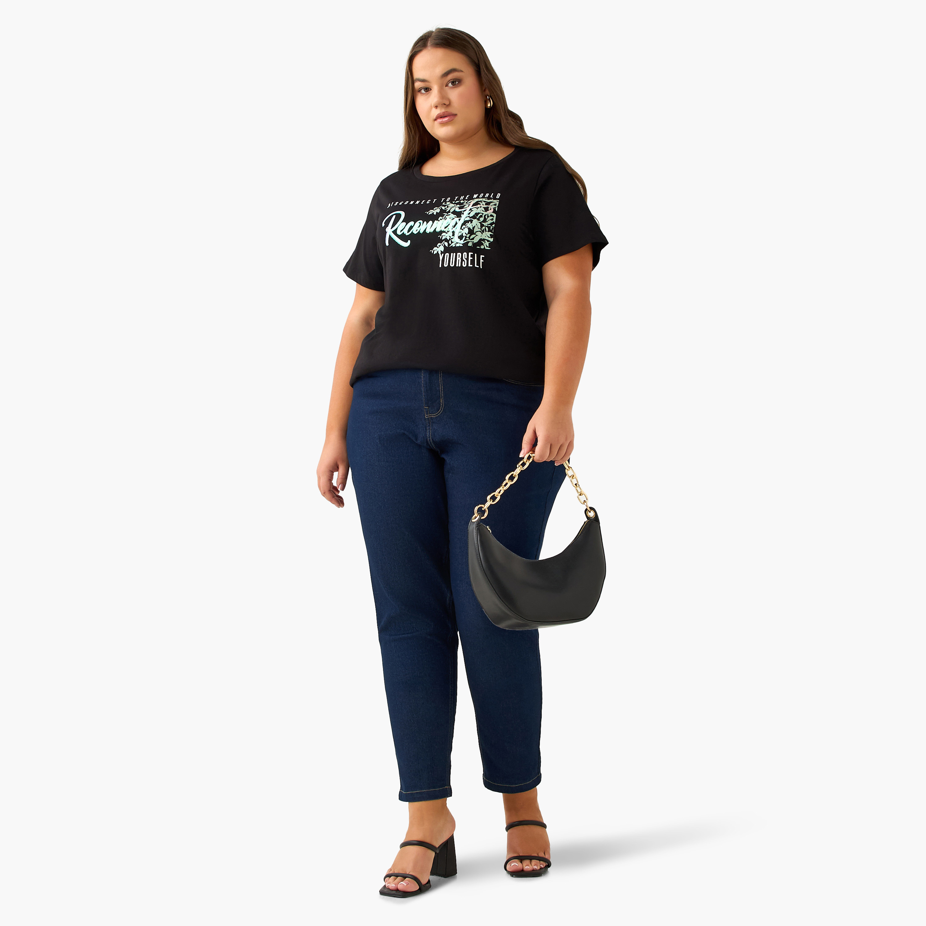 تيشيرت بقصة مريحة وطبعات جرافيك من أولا بوبكين-women-clothing-plussize-tshirts-image-4