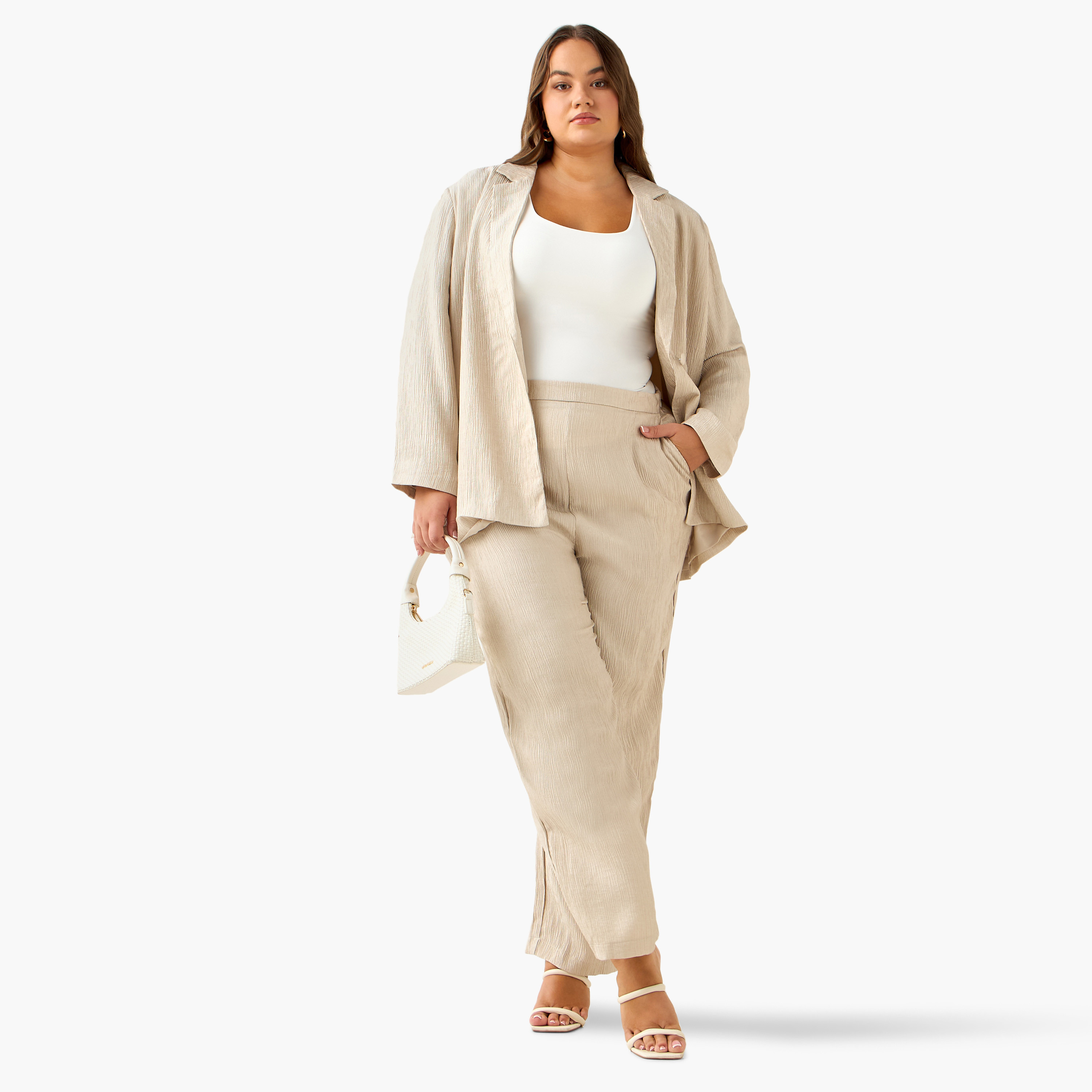 بليزر بقصّة مريحة بارز الملمس للنساء من أولا بوبكن-women-clothing-coatsandjackets-blazers-image-4