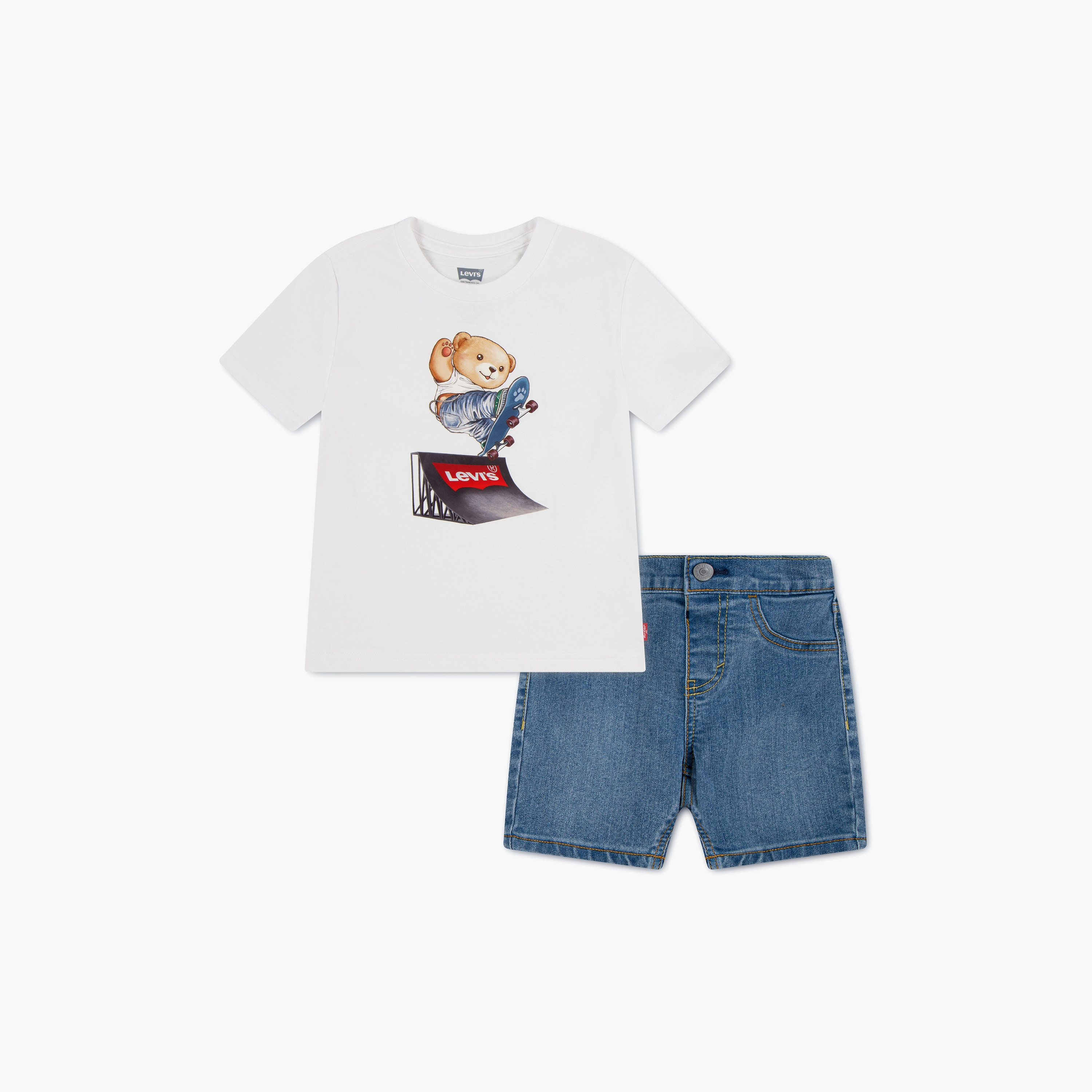 طقم تي شيرت بطبعة "سكيتر" وشورت جينز للأولاد من ليفايس-boys-clothing-setsandcoords-image-1