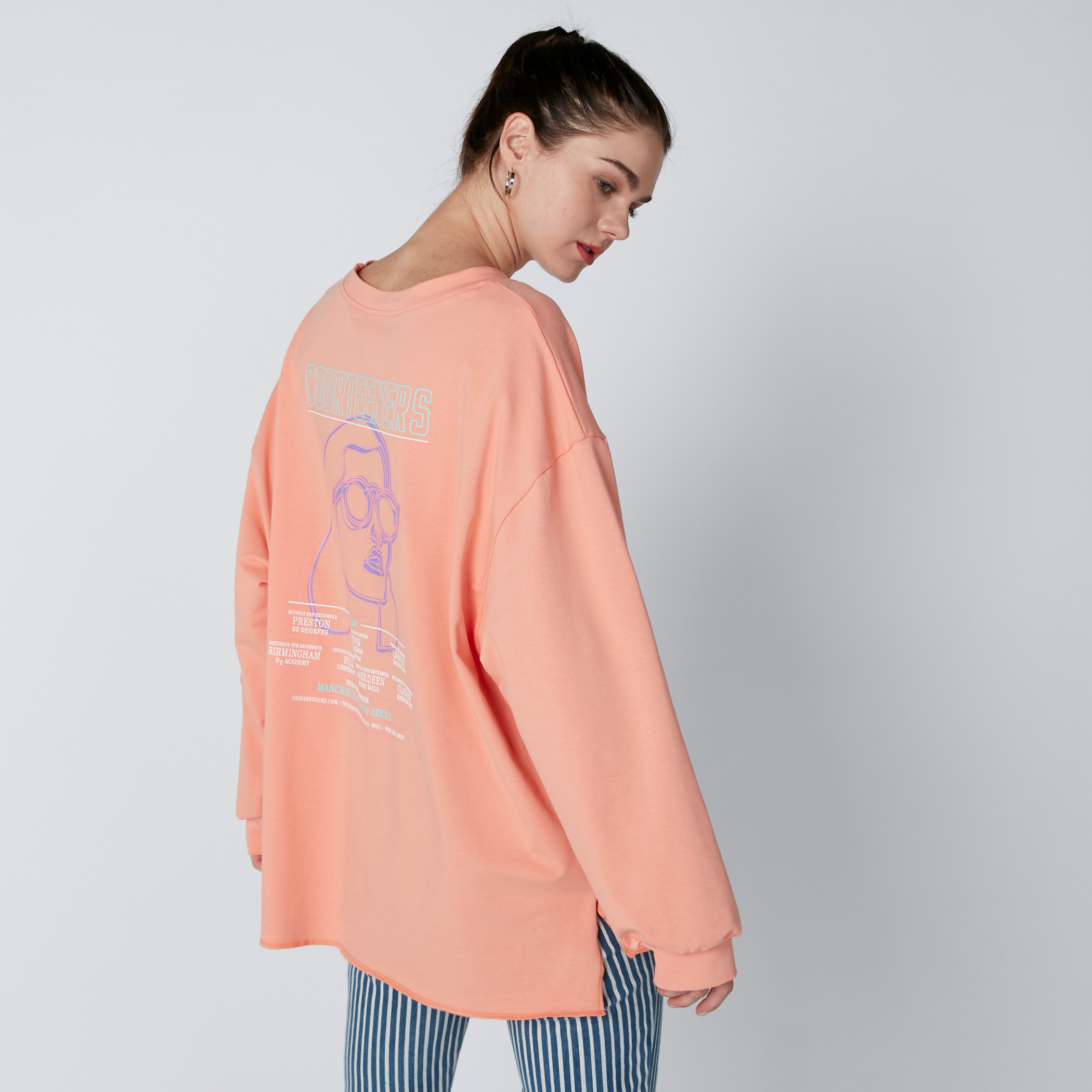 توب سويت واسع بطبعات وياقة مستديرة وأكمام طويلة-women-winterwear-hoodiesandsweatshirts-sweatshirts-image-3