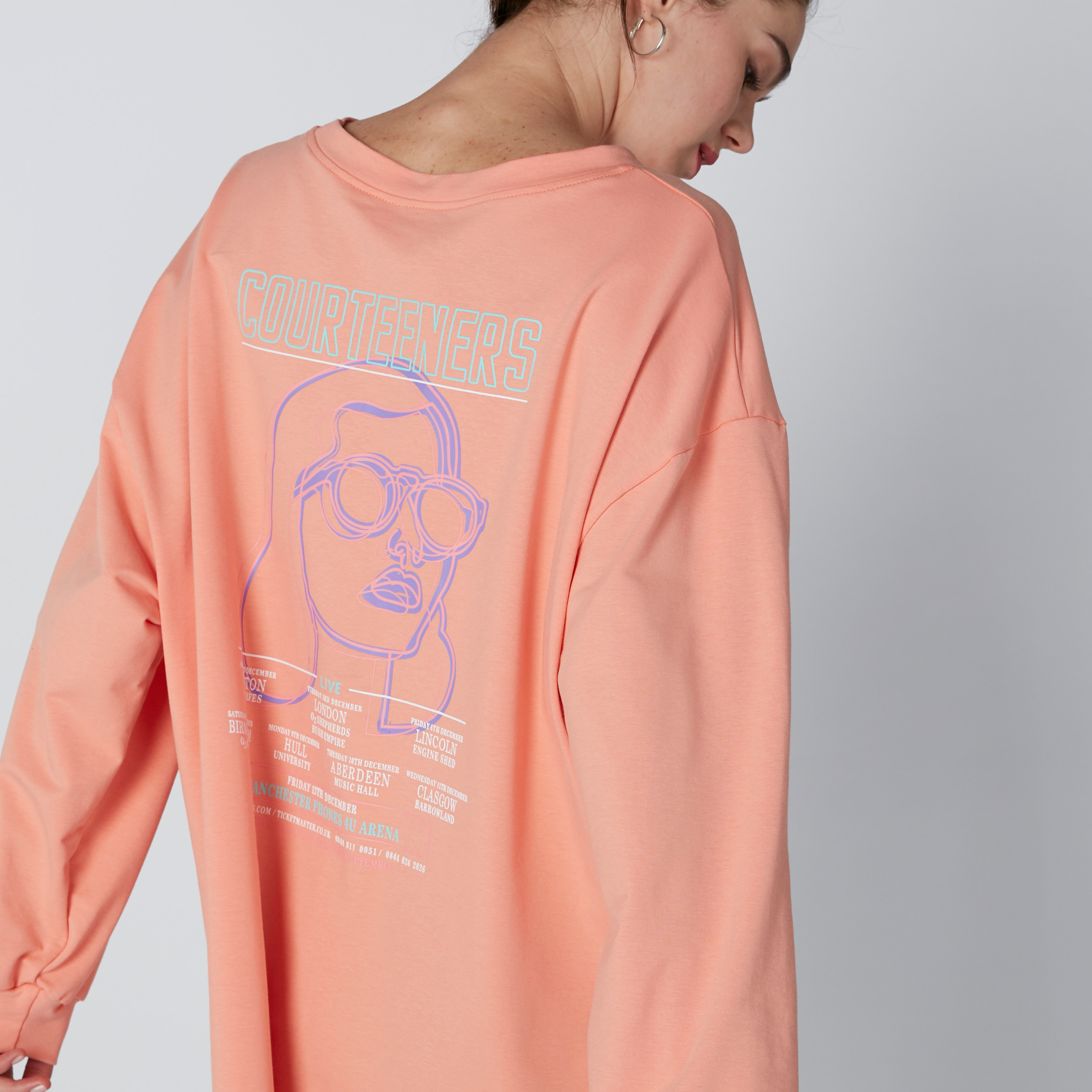 توب سويت واسع بطبعات وياقة مستديرة وأكمام طويلة-women-winterwear-hoodiesandsweatshirts-sweatshirts-image-5