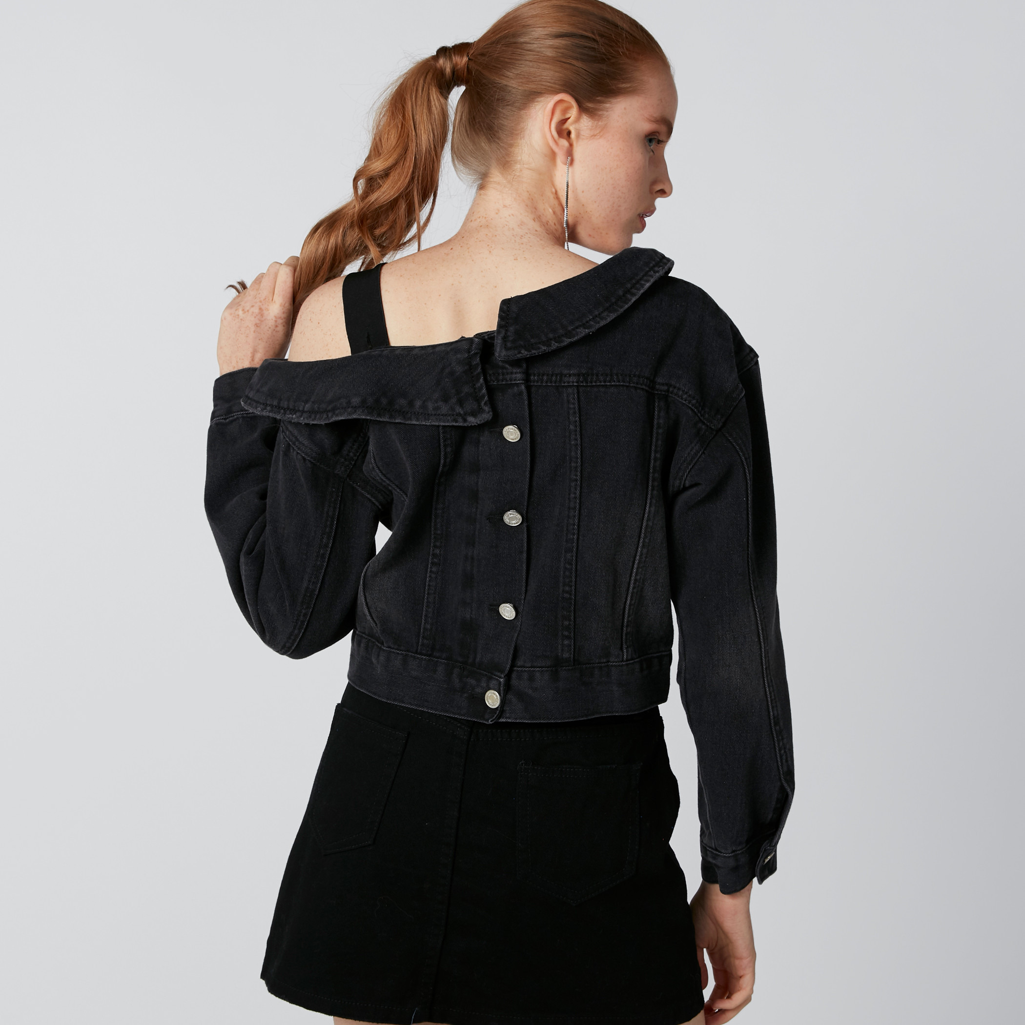 جاكيت دينم بأكمام طويلة وزر إغلاق وكتف مكشوف-women-winterwear-coatsandjackets-jackets-image-2
