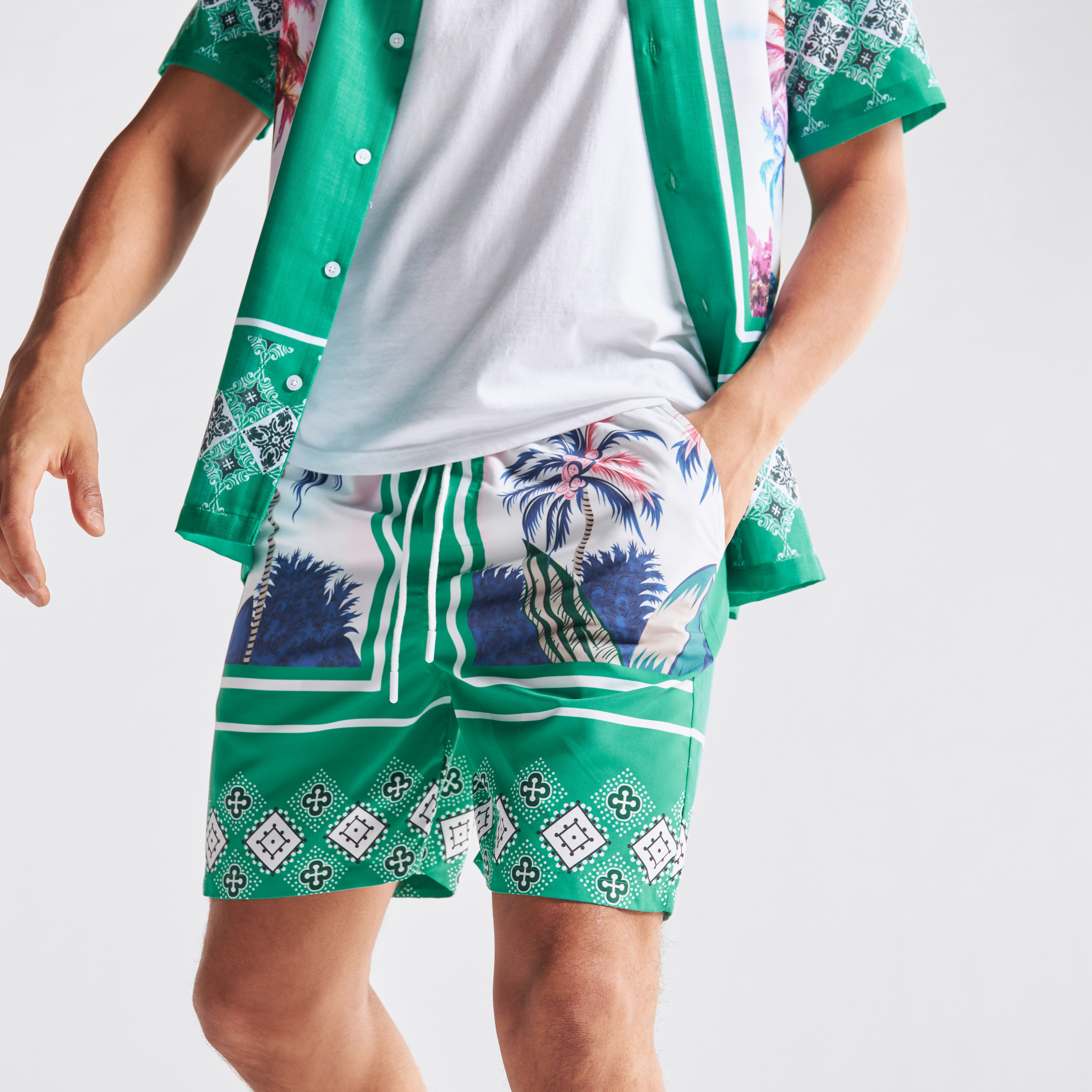 Buy Men s Printed Shorts with Drawstring Closure and Pockets Online Centrepoint Bahrain